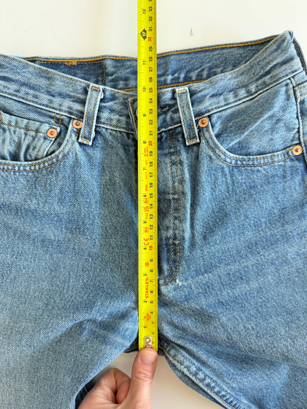 W23 L31 vintage Levis 501 23” measured waist medium darker blue 501s Y2K