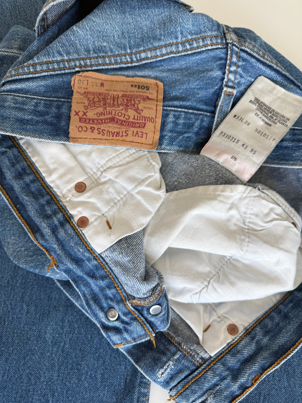 W31 L29 vintage Levis 501s 30/31” measured dark fade blue 90s 501s