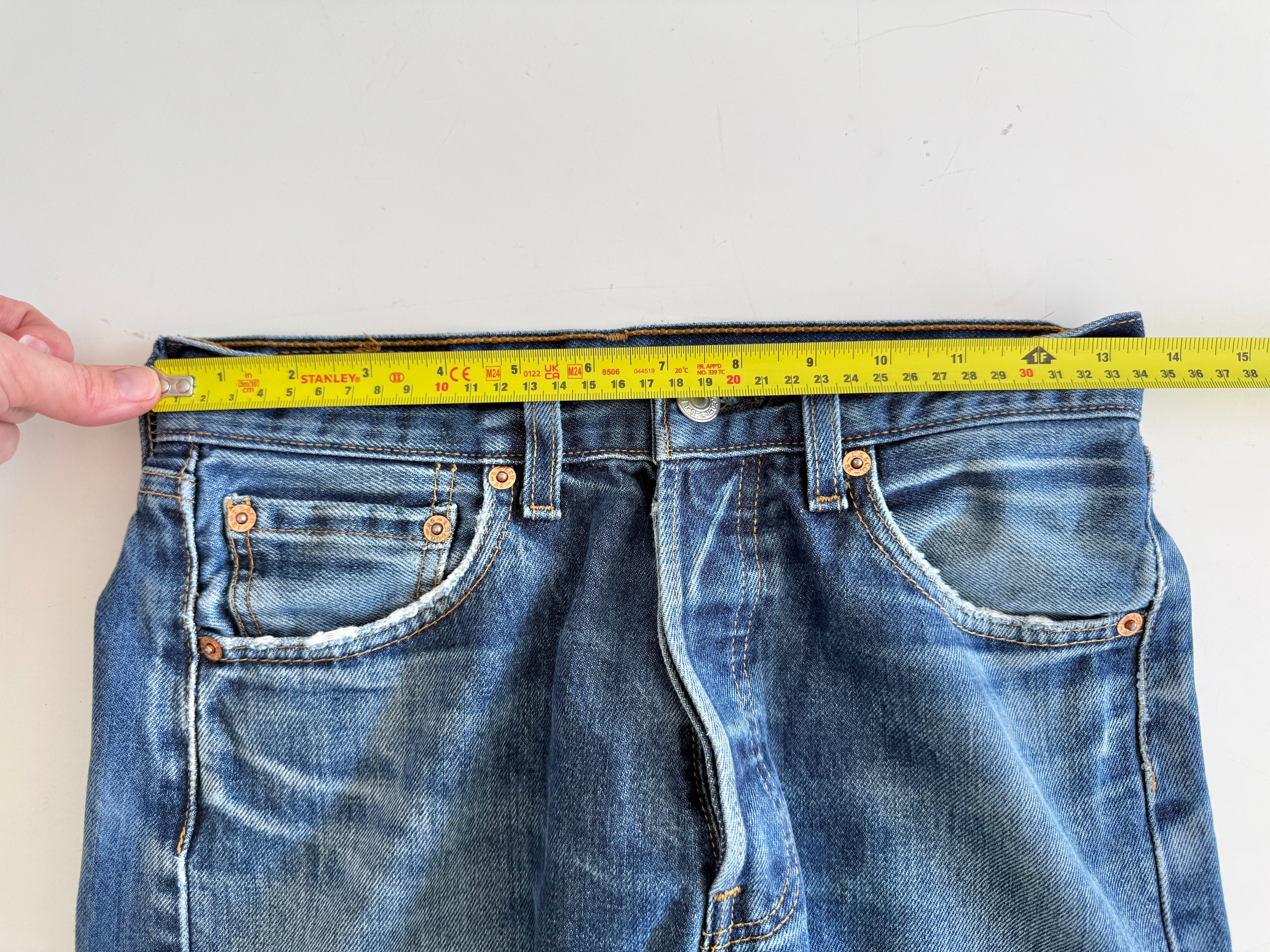 W26 L30 vintage Levis 501 25/26” measured waist dark faded blue 501s Y2K