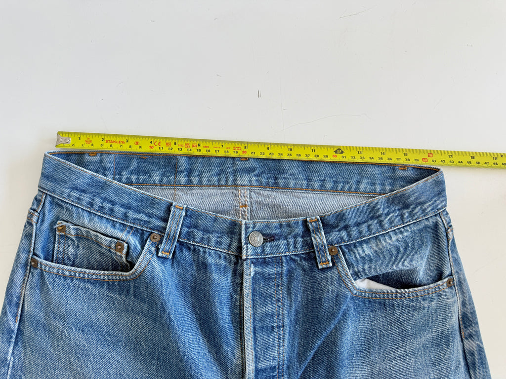 W33 L29 vintage Levis 501 32/33” dark blue faded Levi’s 501s USA 80s