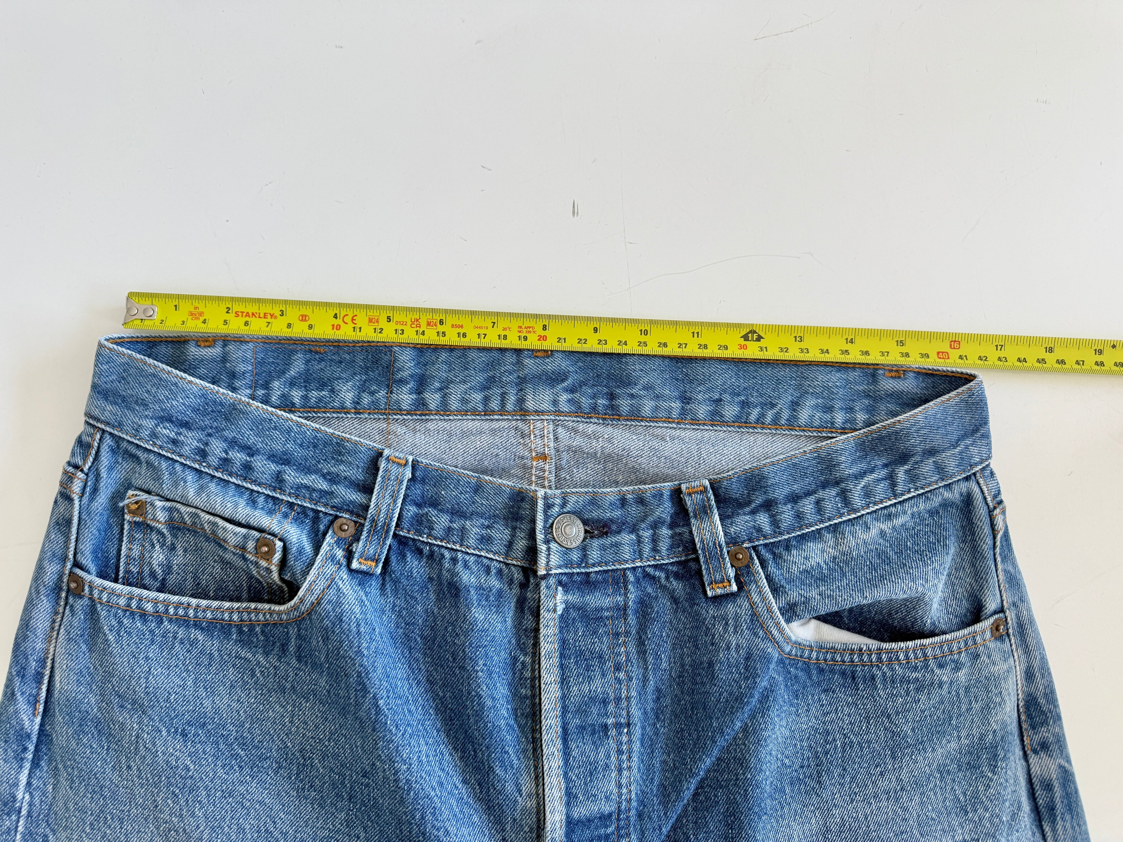 W33 L29 vintage Levis 501 32/33” dark blue faded Levi’s 501s USA 80s