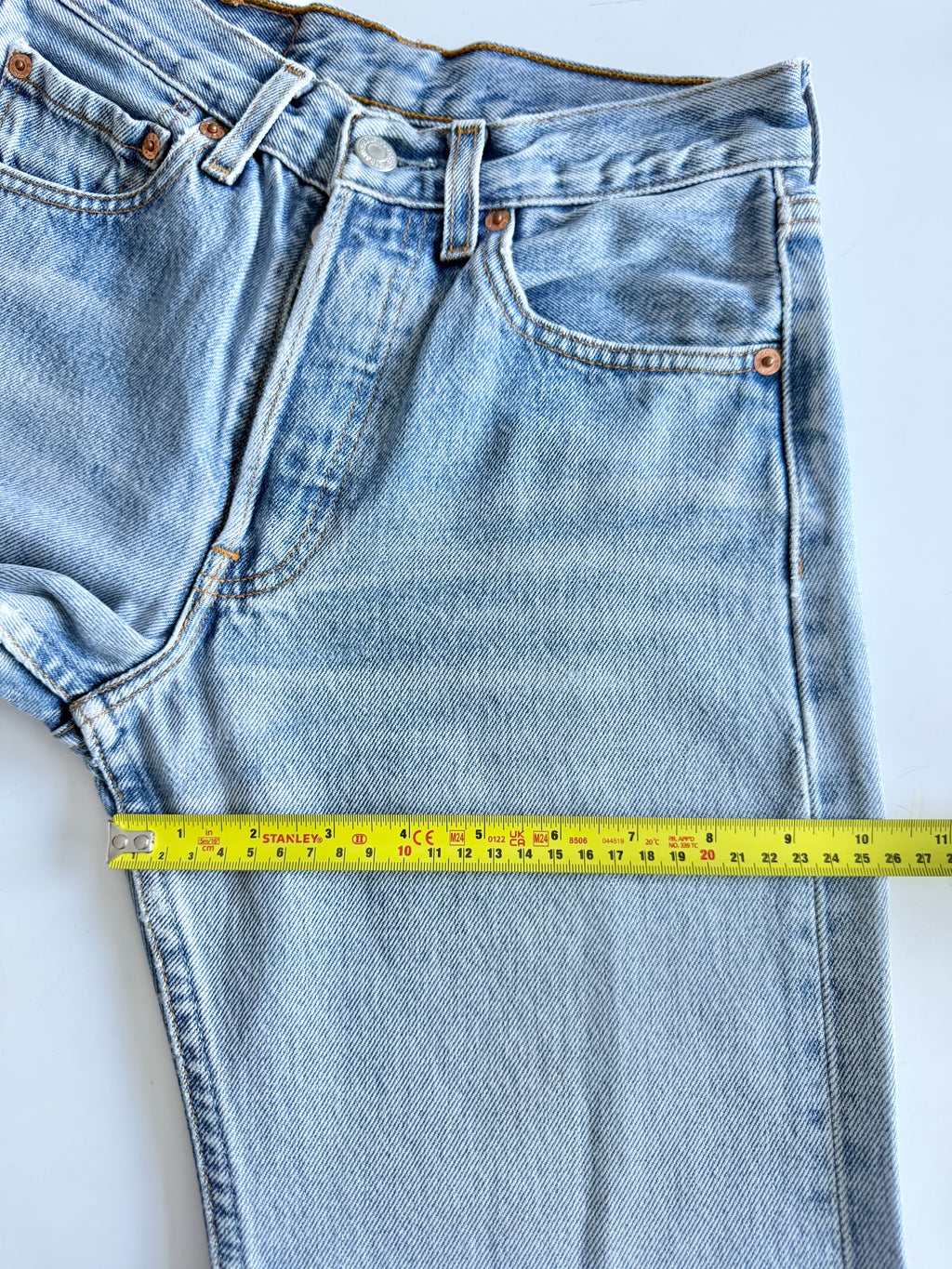 W25 L29 vintage Levis 501 light blue faded 24/25” measured waist 90s levis 501s