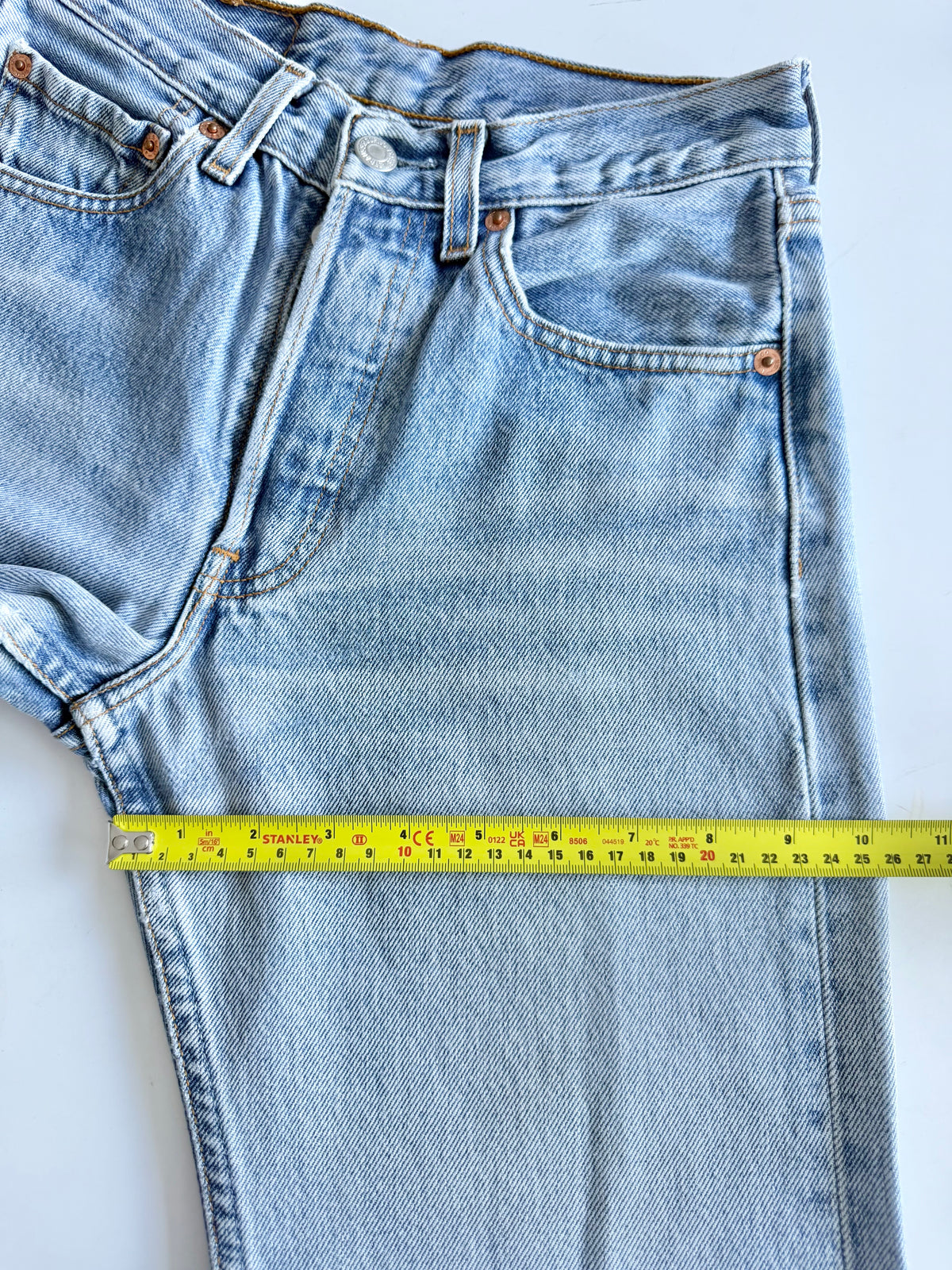W25 L29 vintage Levis 501 light blue faded 24/25” measured waist 90s levis 501s