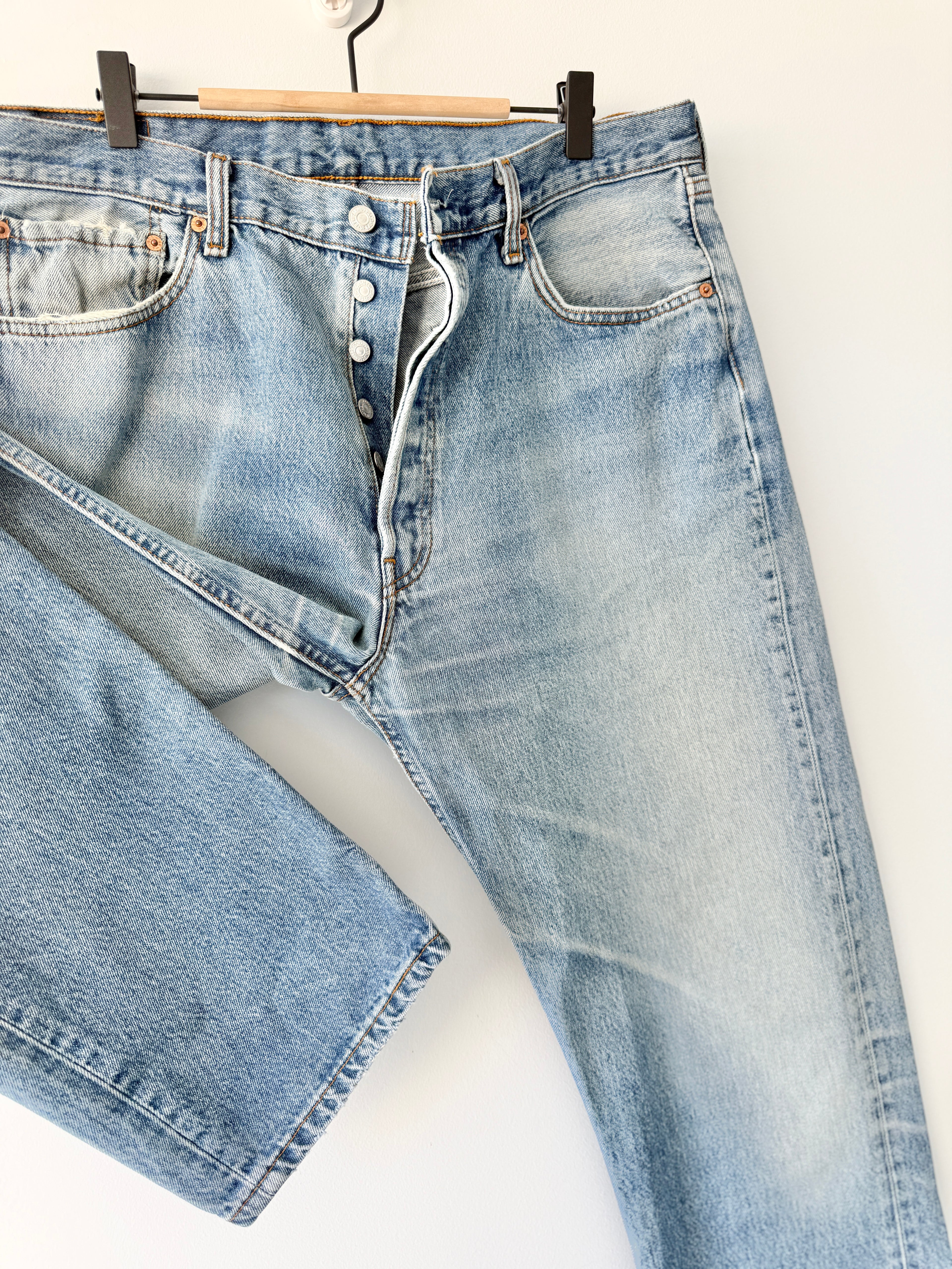 W36 L33 vintage Levis 501s 35-36” measured medium faded blue Y2K Levi’s 501s