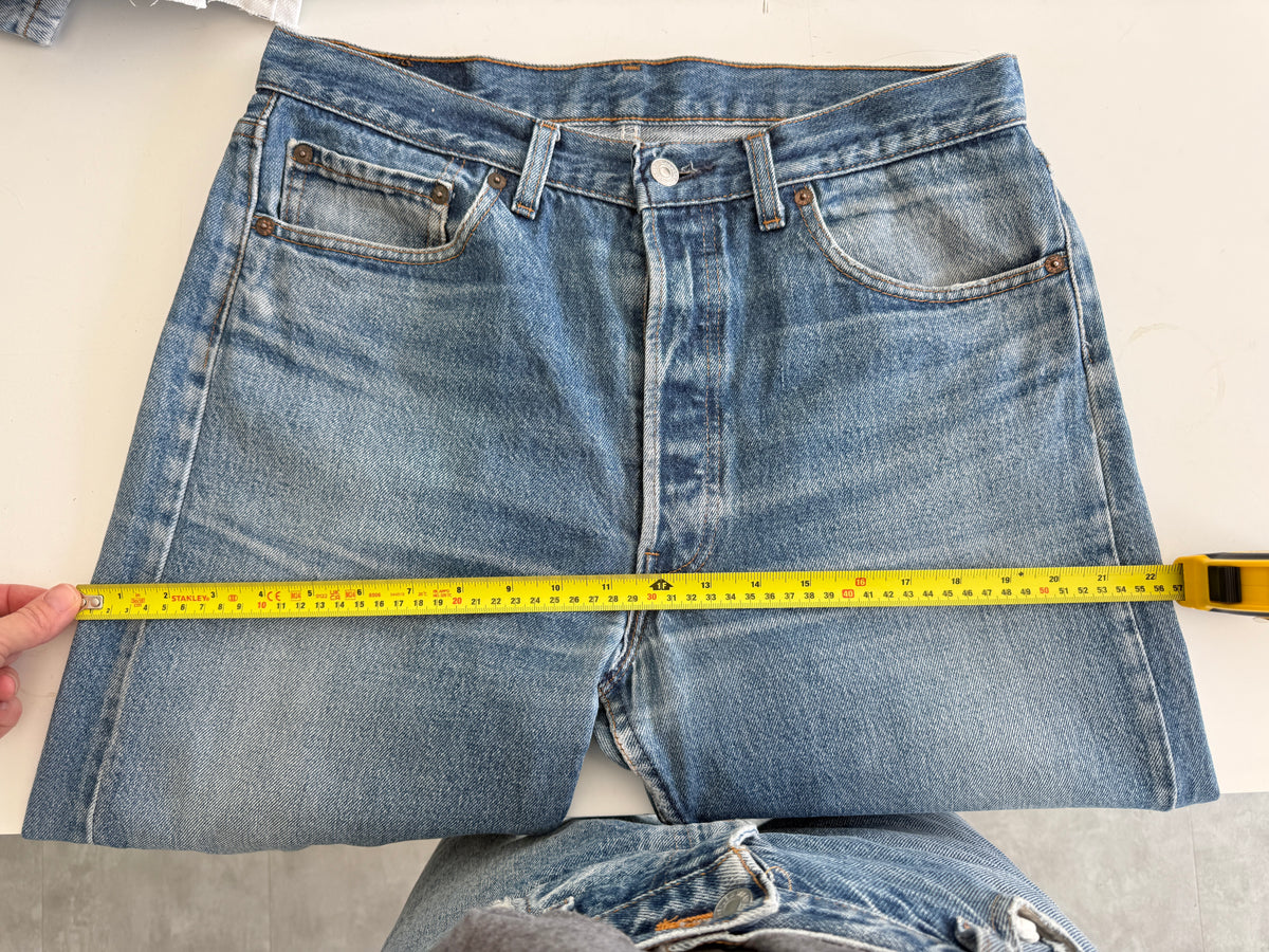 W32 L31 vintage Levis 501 dark blue faded  31/32” measured waist 501s USA