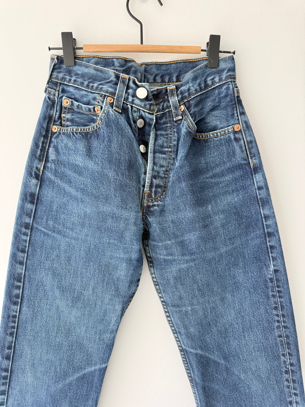 W24 L29 vintage Levis 501 23/24” measured waist dark indigo faded blue 501s