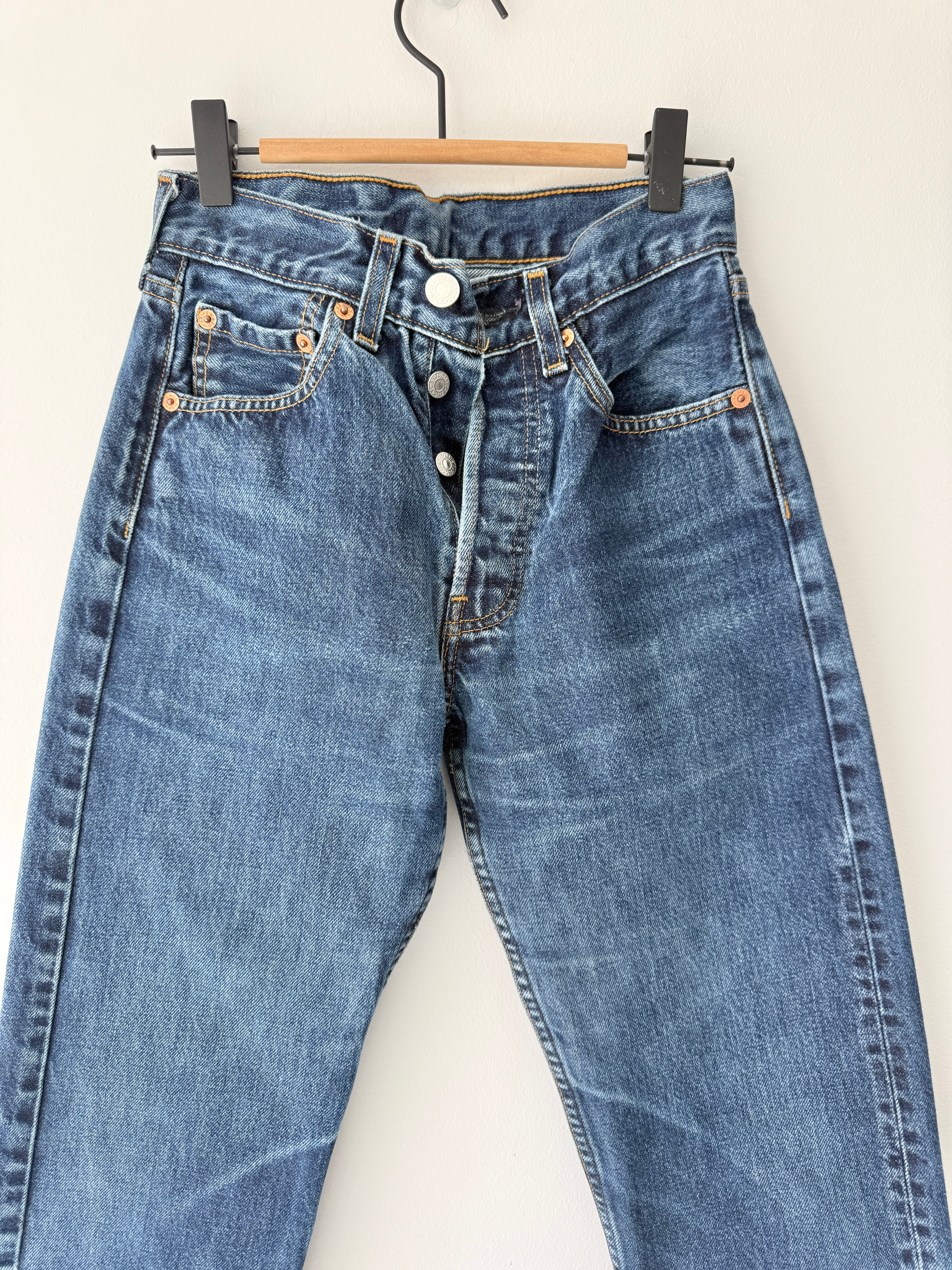 W24 L29 vintage Levis 501 23/24” measured waist dark indigo faded blue 501s
