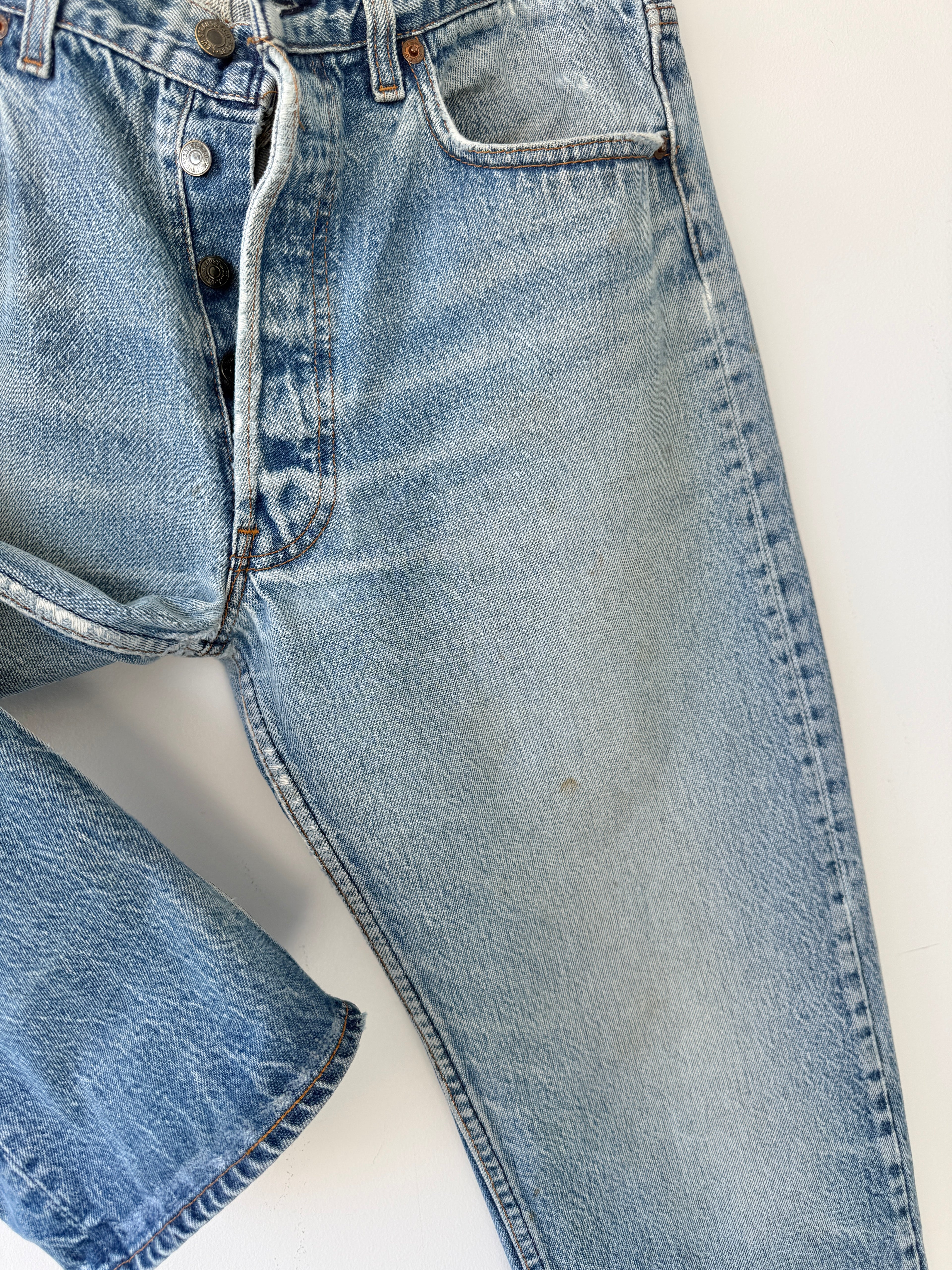 W32 L33 vintage Levis 501 31/32” measured medium faded blue denim 80s Levi’s 501s USA