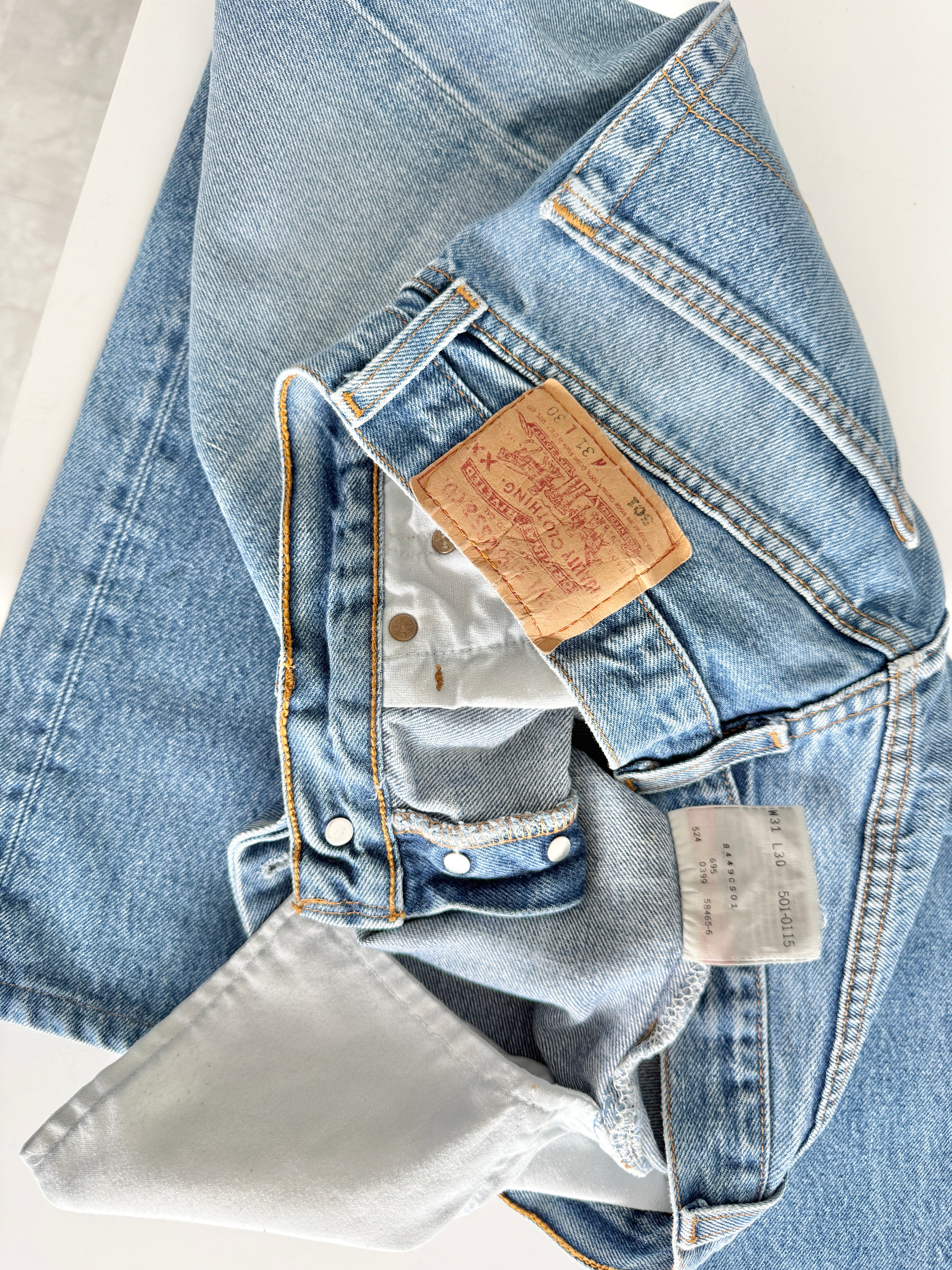 W29 L27 vintage Levis 501s 28/29” medium blue whiskers fade denim Levi’s 501s 90s USA