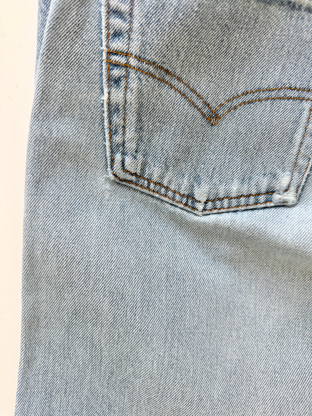 W27 L31 vintage Levis 501 26-27” measured light blue 90s denim Levi’s 501s