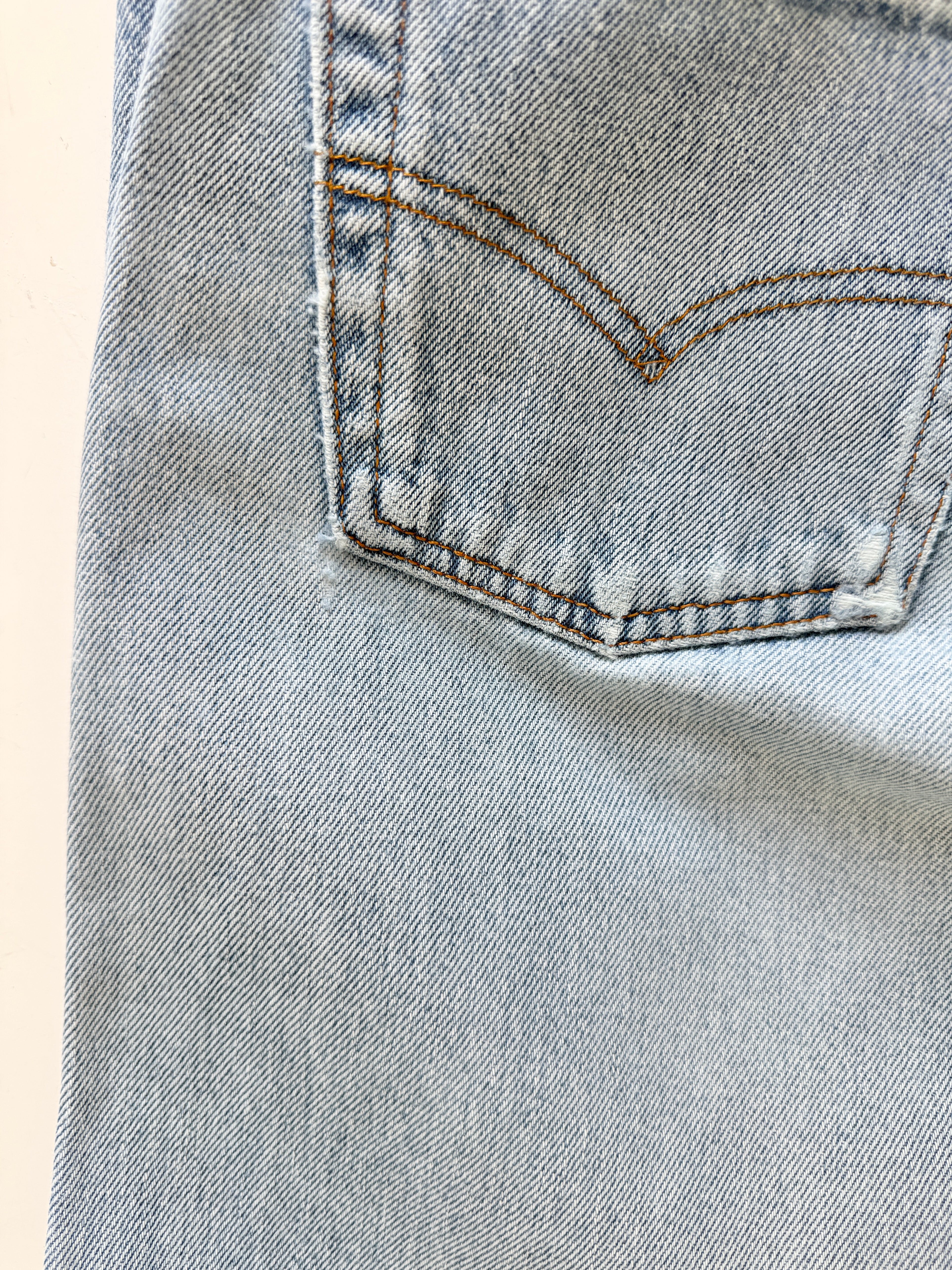 W27 L31 vintage Levis 501 26-27” measured light blue 90s denim Levi’s 501s