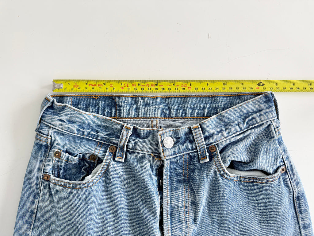 W25 L32 vintage Levis 501 25” measured waist blue 501s made in 80s