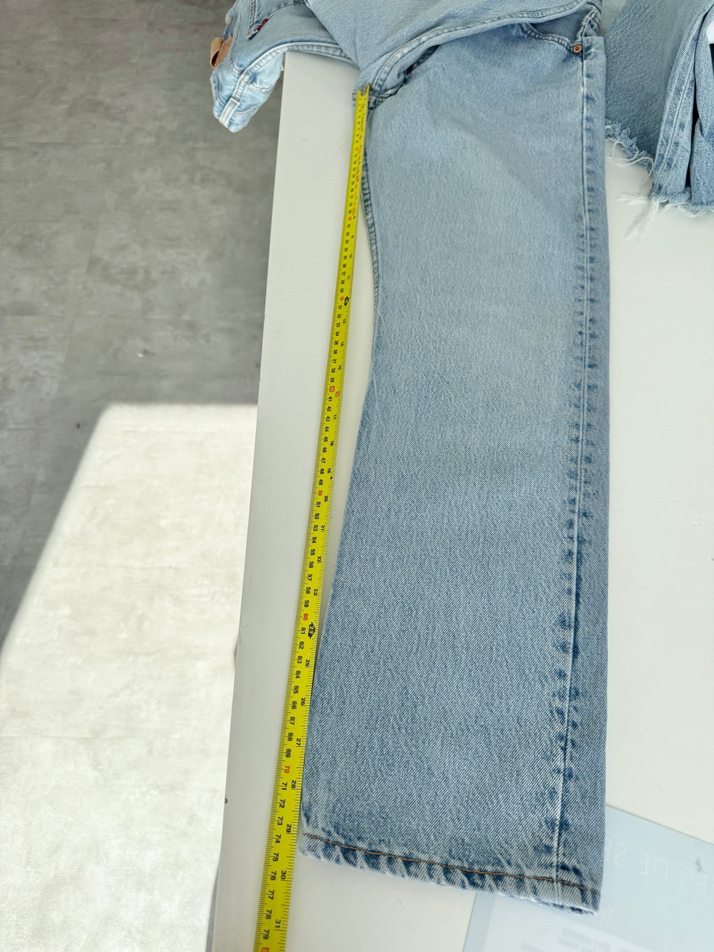 W27 L29 vintage Levis 501 27” measured waist light blue 501s 90s USA student fit denim