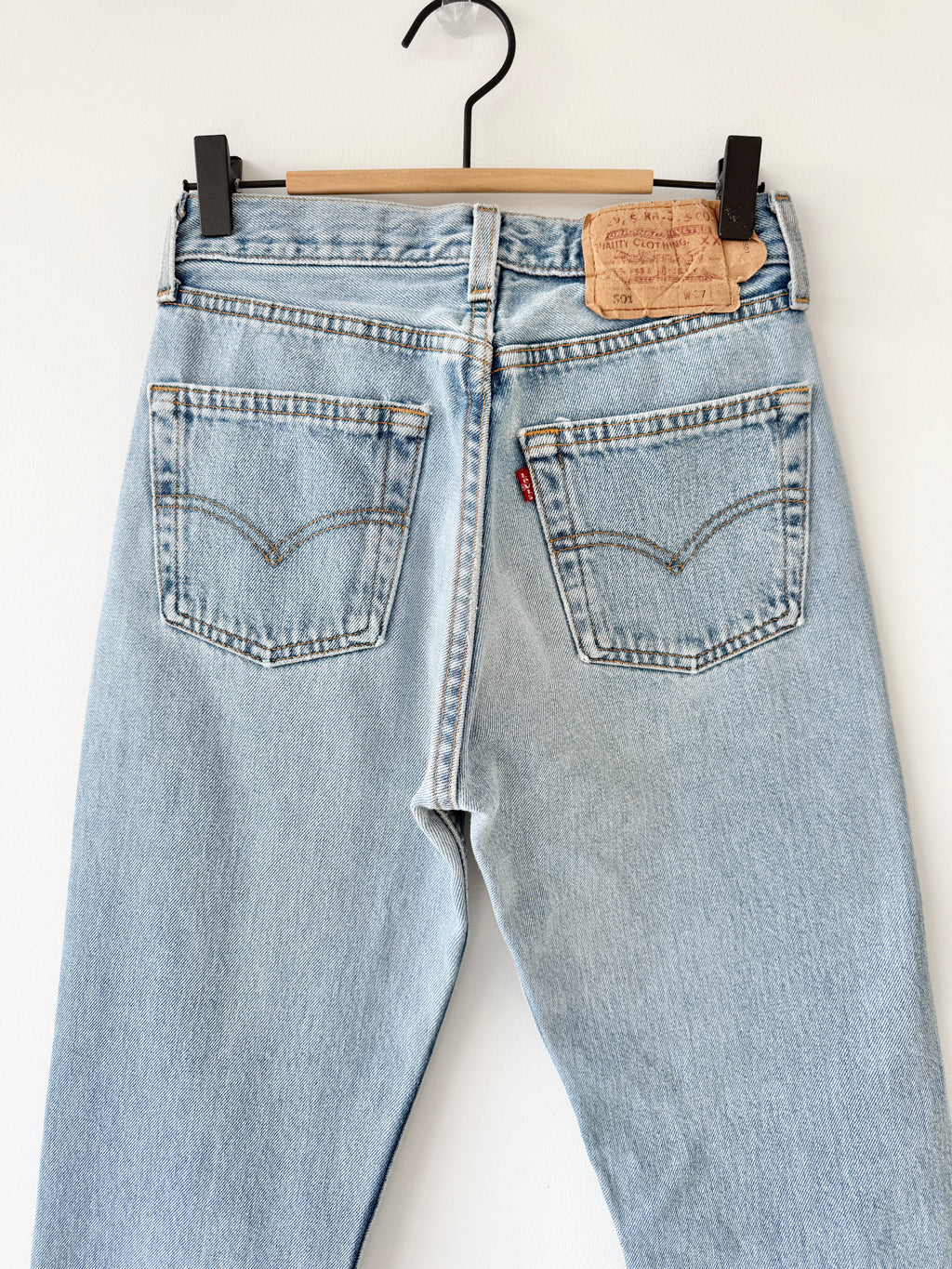 W25 L33 vintage Levis 501s 24/25” medium blue denim Levi’s 501s 90s USA