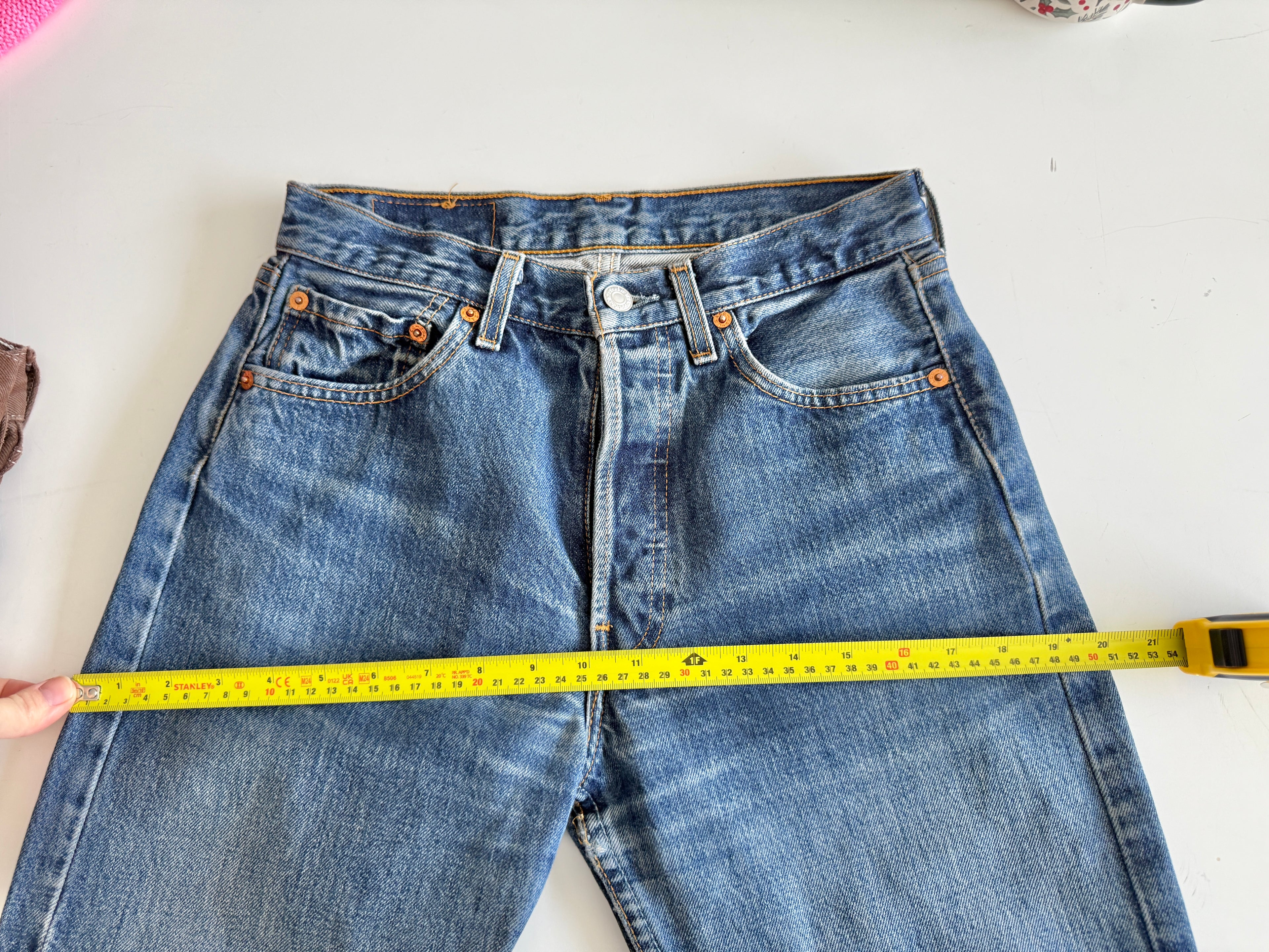 W27 L32 vintage Levis 501 26-27” measured dark blue denim made in 90s flare