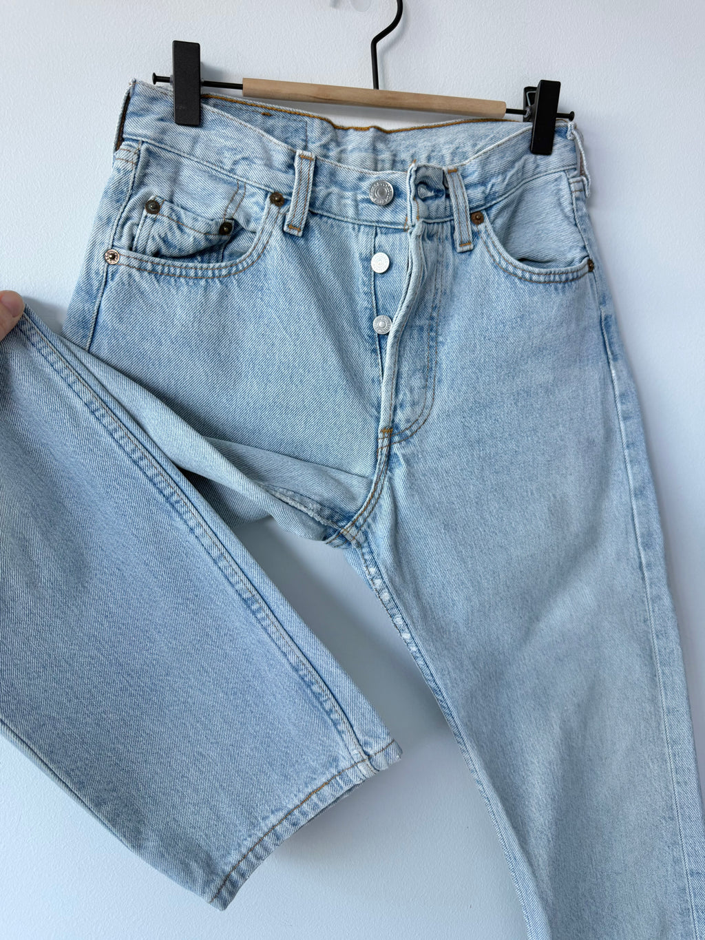 W25 L27 vintage Levis 501 light blue faded 24/25” measured waist 90s levis 501s