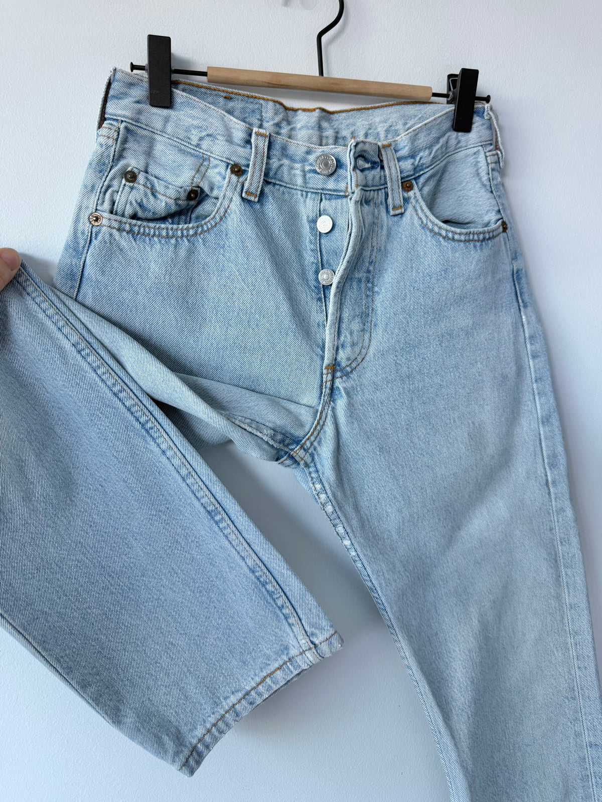 W25 L27 vintage Levis 501 light blue faded 24/25” measured waist 90s levis 501s
