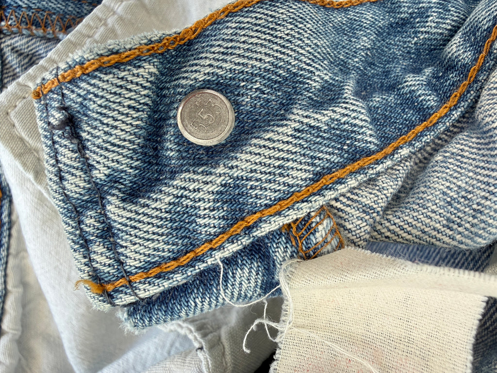 W31 L29 vintage Levis 501 30/31” measured waist medium faded blue 501s early 90s USA