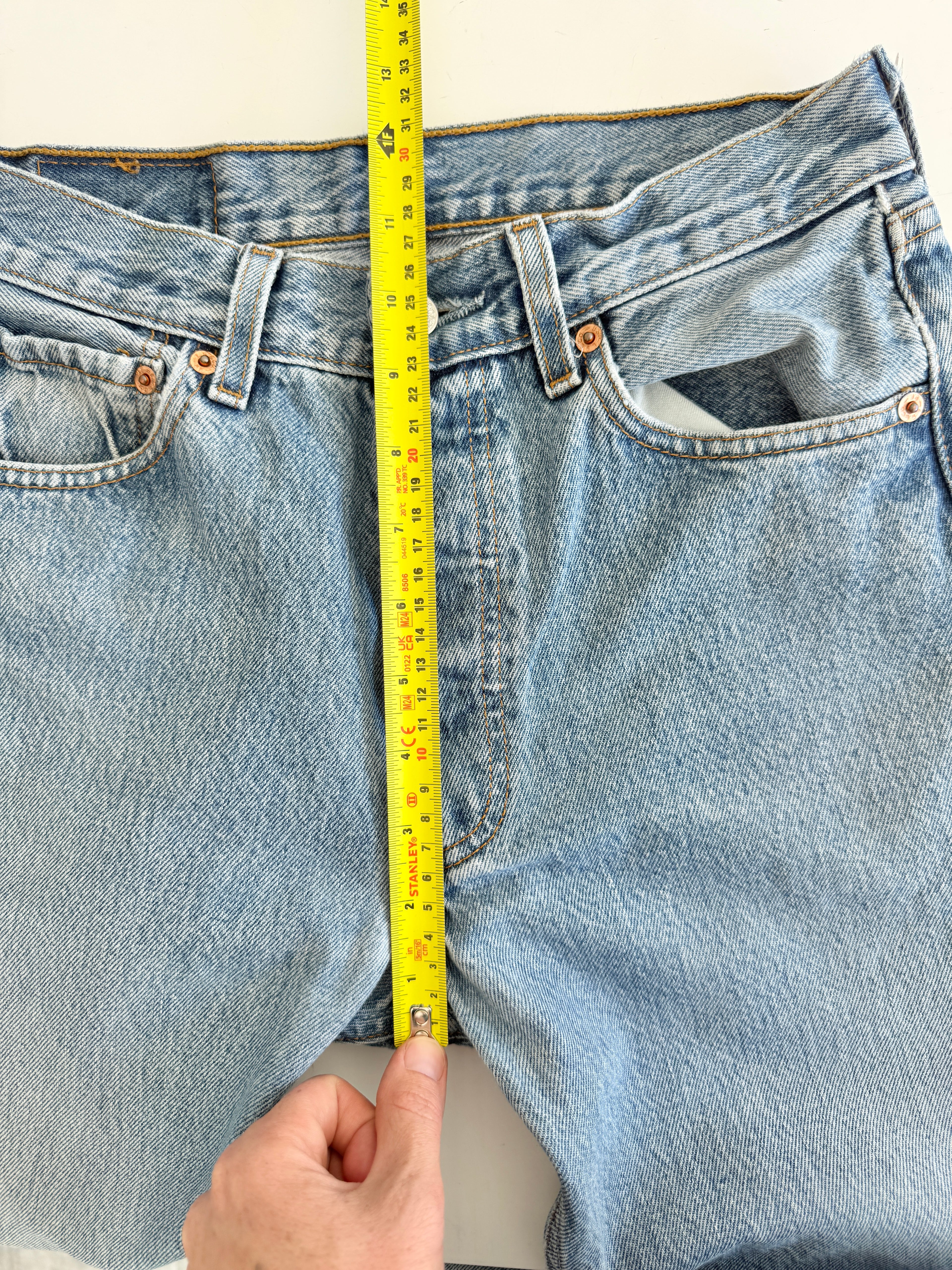 W26 L33 vintage Levis 501 25/26” measured waist medium faded blue 501s Y2K