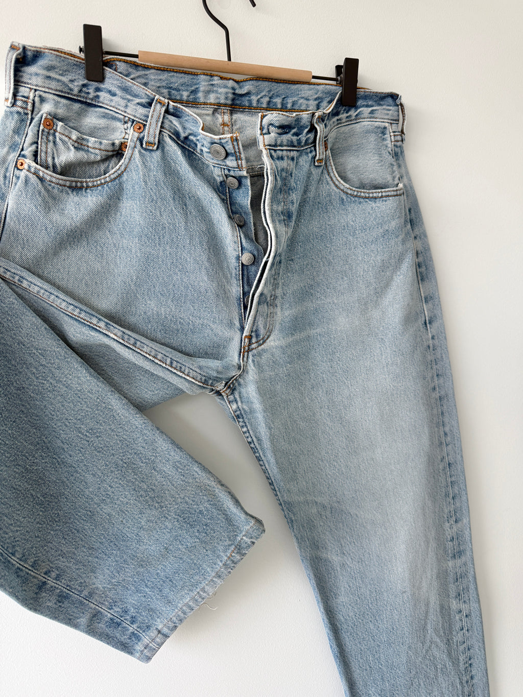 W34 L31 vintage Levis 501 light blue faded  33/34” measured waist 90s 501s