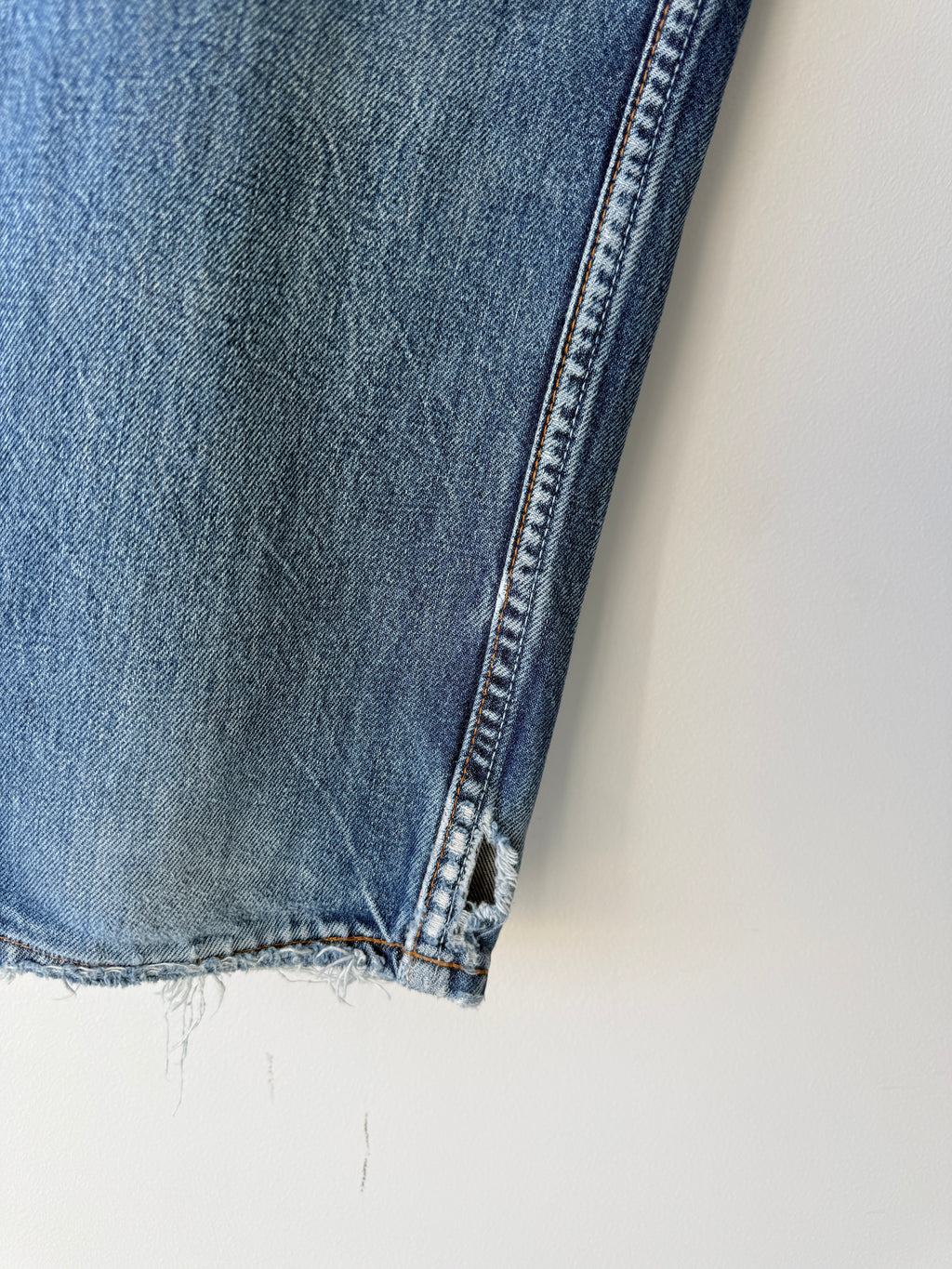 Soft W29 L28 vintage Levis 501 28/29” measured indigo dark blue faded denim Y2K Levi’s 501s