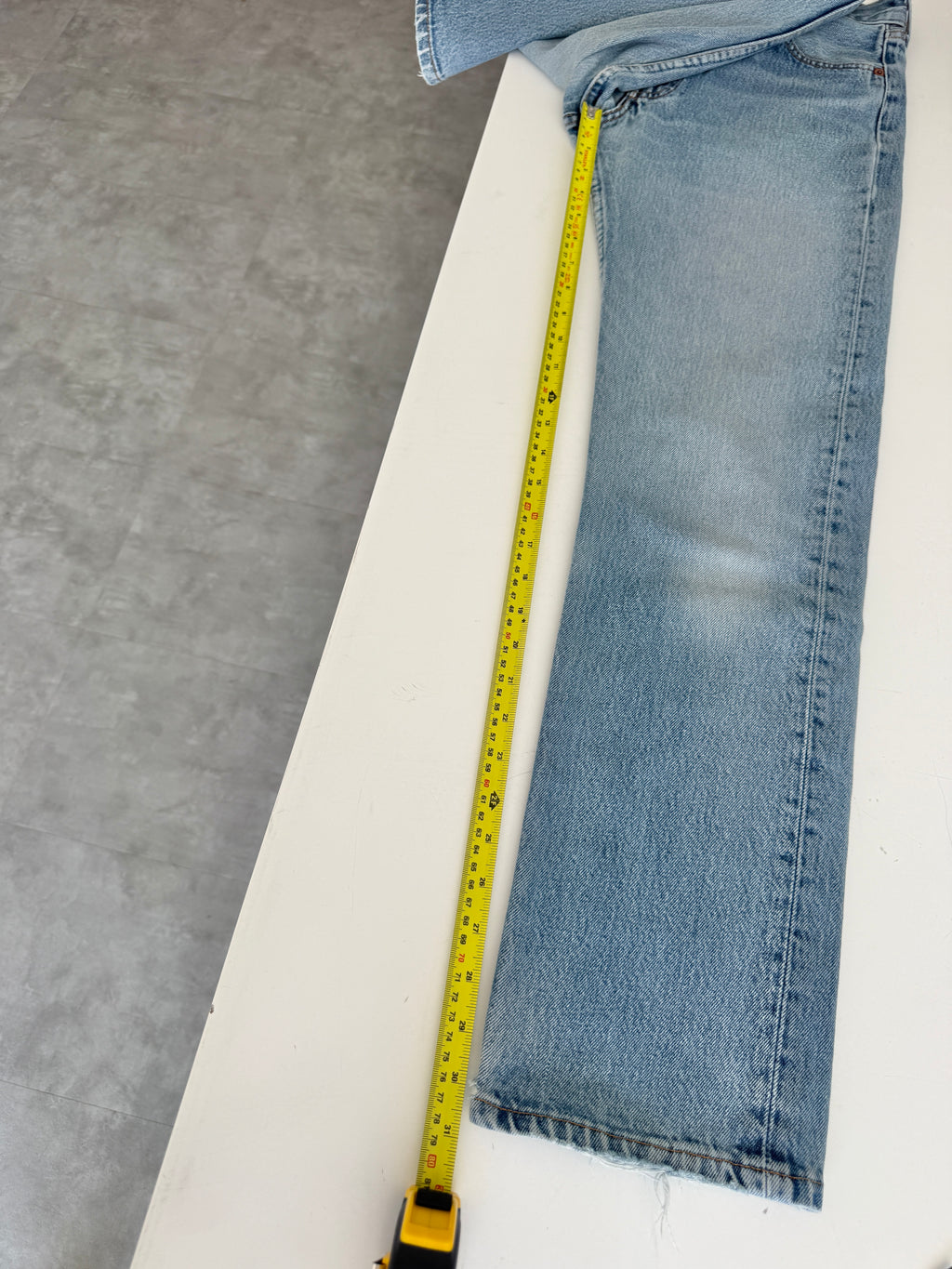 Soft W27 L30 vintage Levis 501 26/27” measured waist medium blue 90s USA  501s