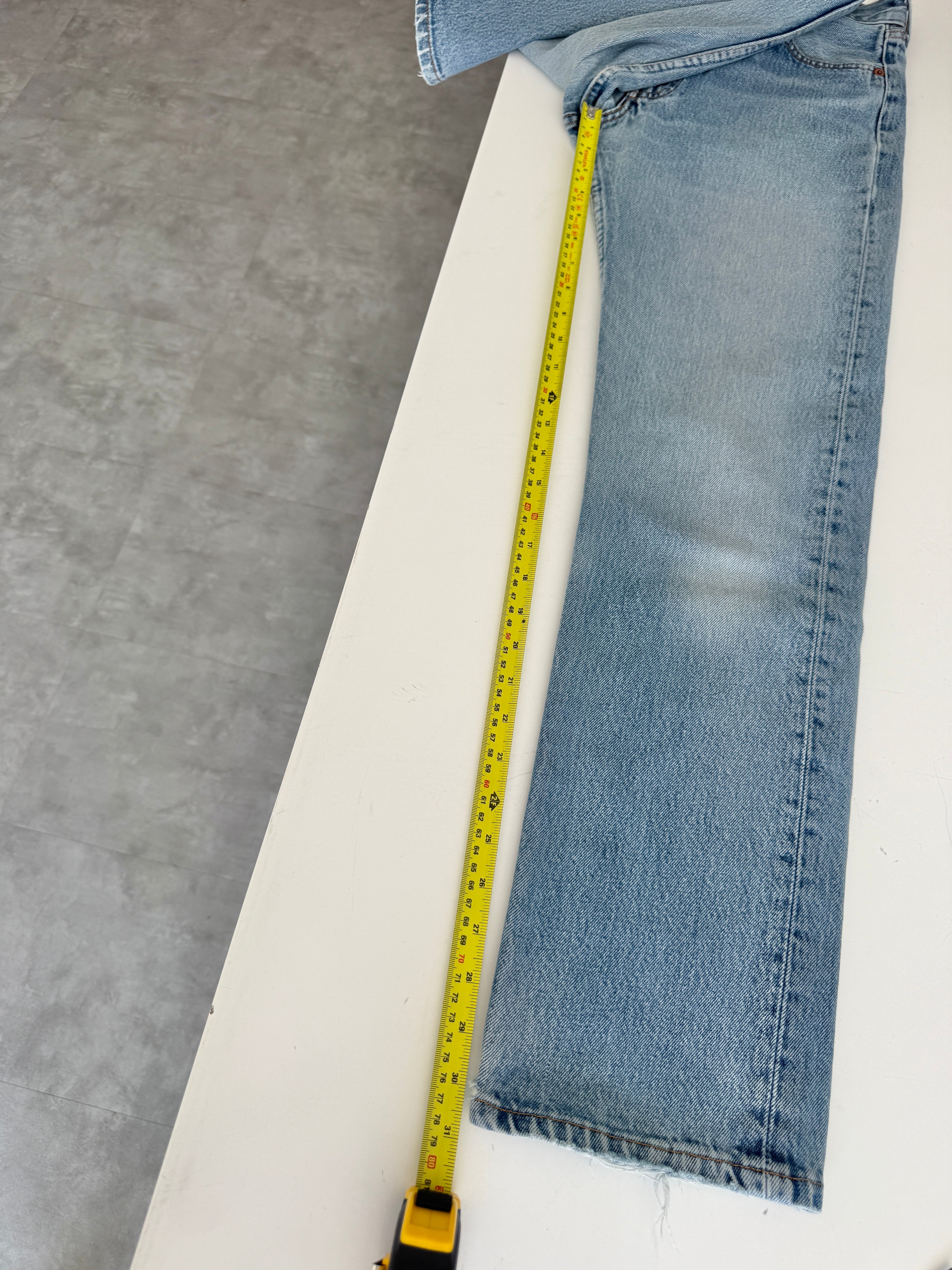 Soft W27 L30 vintage Levis 501 26/27” measured waist medium blue 90s USA  501s