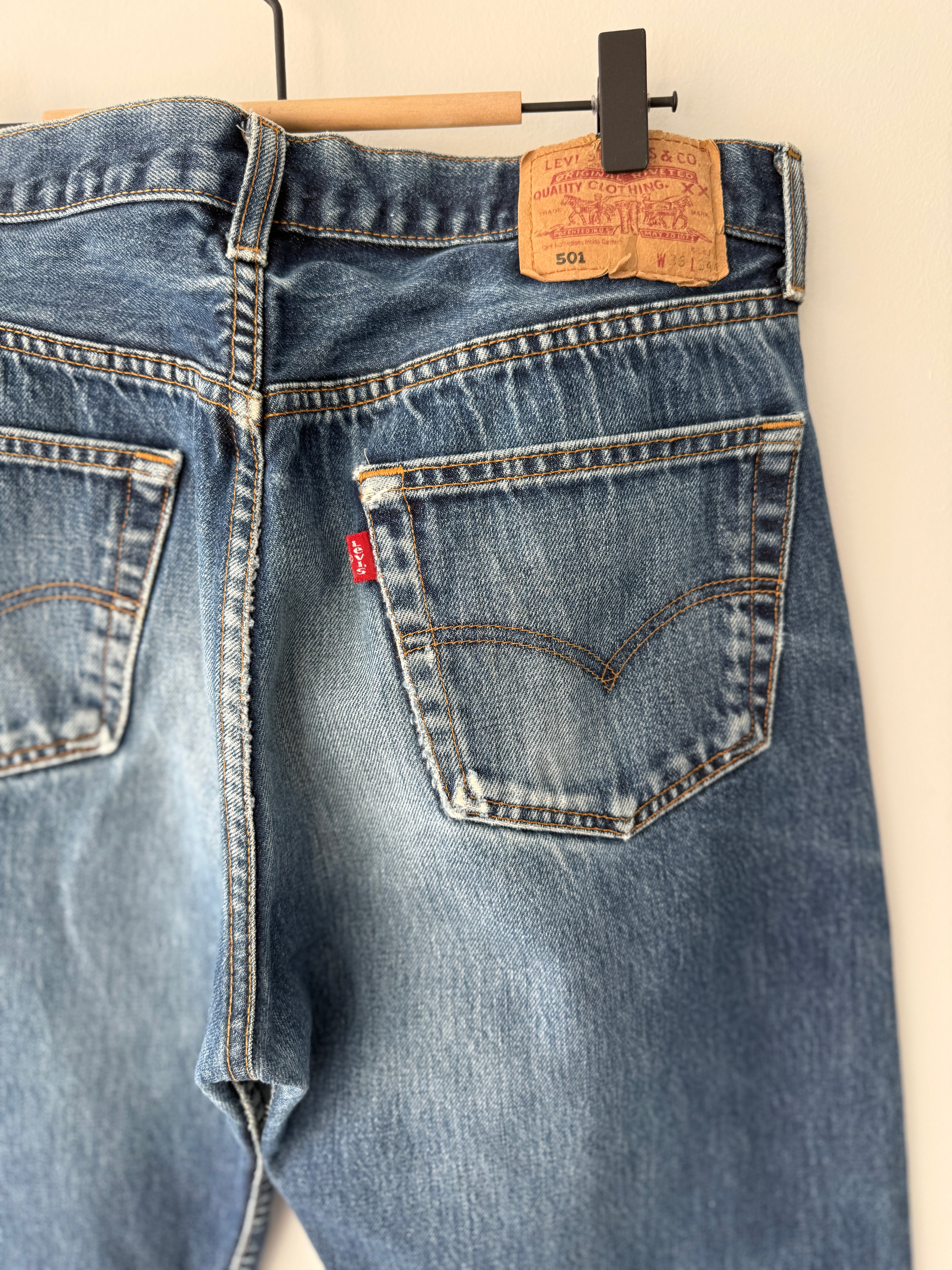 W33 L29 vintage Levis 501 32-33”” measured dark indigo denim whiskers Y2K 501s