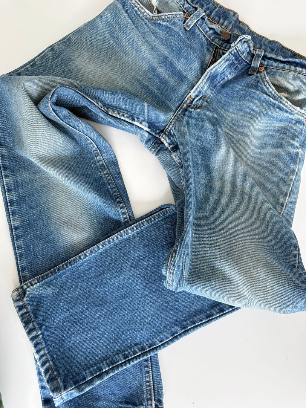 Soft W29 L31 vintage Levis 520 28/29” measured waist dark faded 520s 90s USA denim orange tab