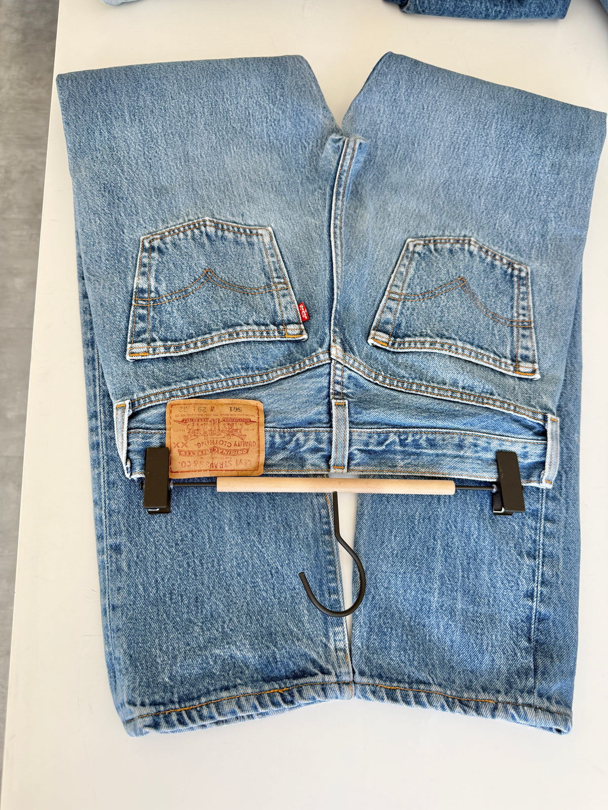 W27 L31 vintage Levis 501s 27” measured dark faded blue 501s 90s USA