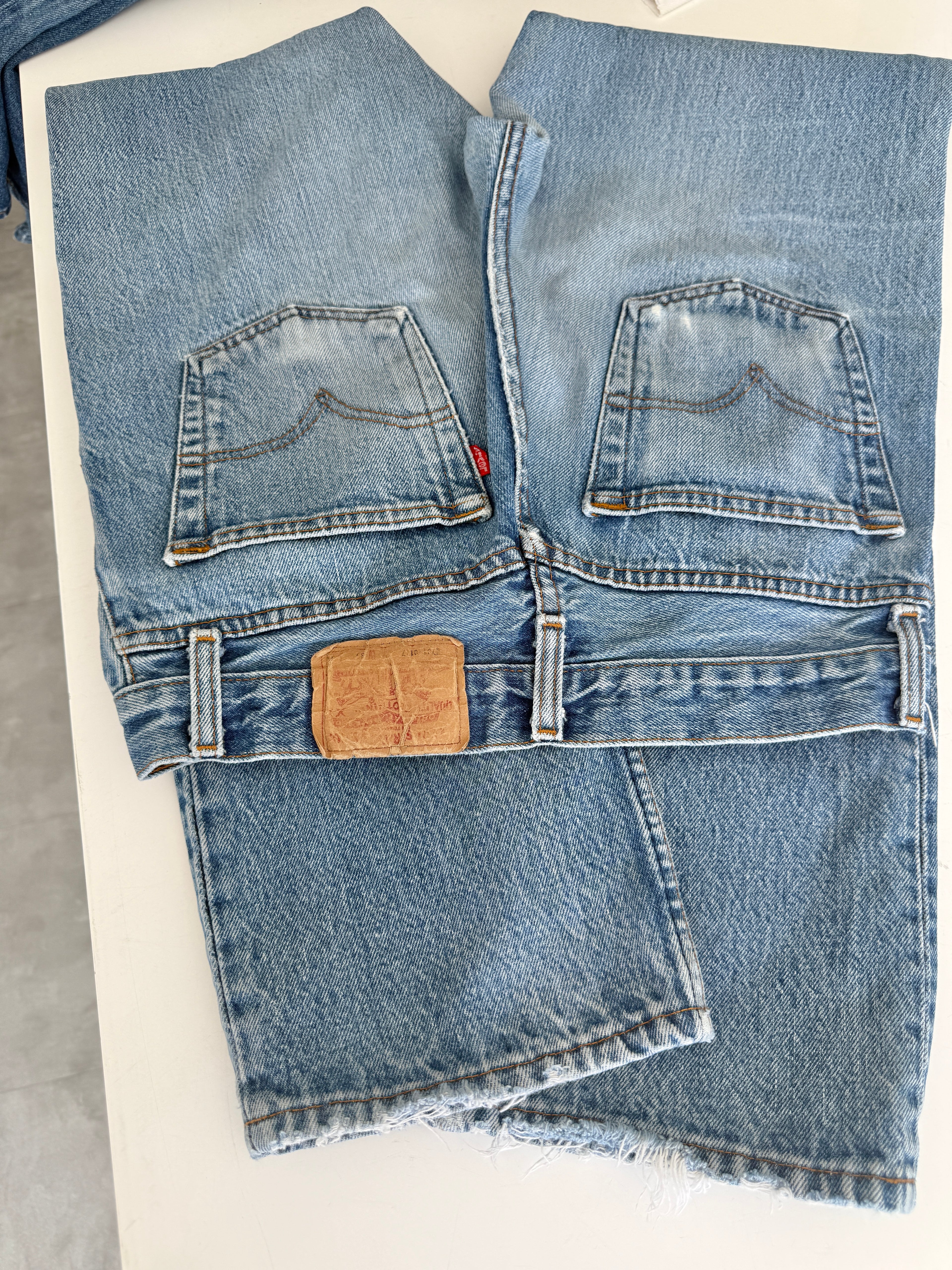 W27 L30 vintage Levis 701s 26/27” measured waist medium faded blue USA 80s 701s