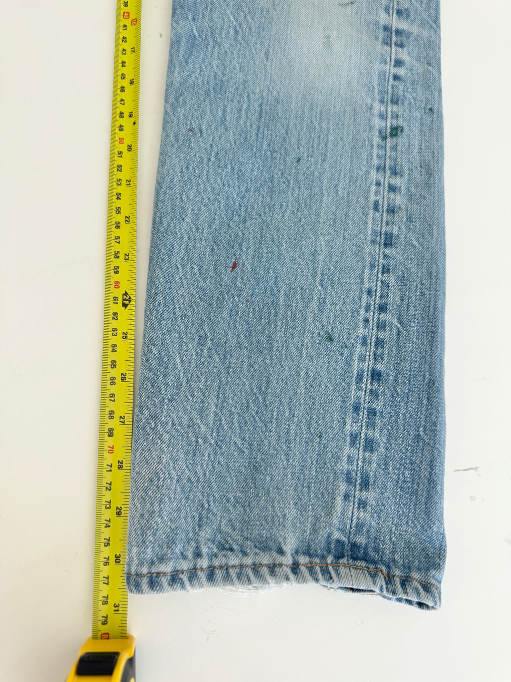 Selvedge W27 L30 vintage Levis 501 26-27”measured medium blue 80s USA 501 selvedge distressed & paint 501s
