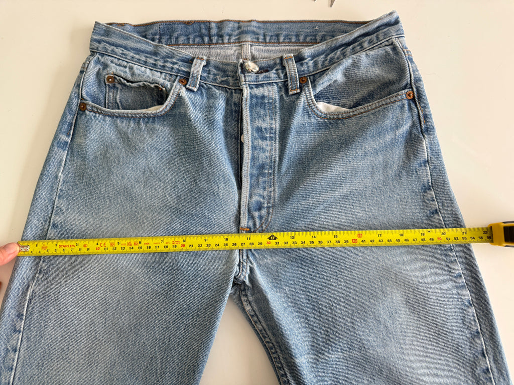 W31 L27 vintage Levis 501s 30/31” measured medium faded blue faded  80s 501s USA