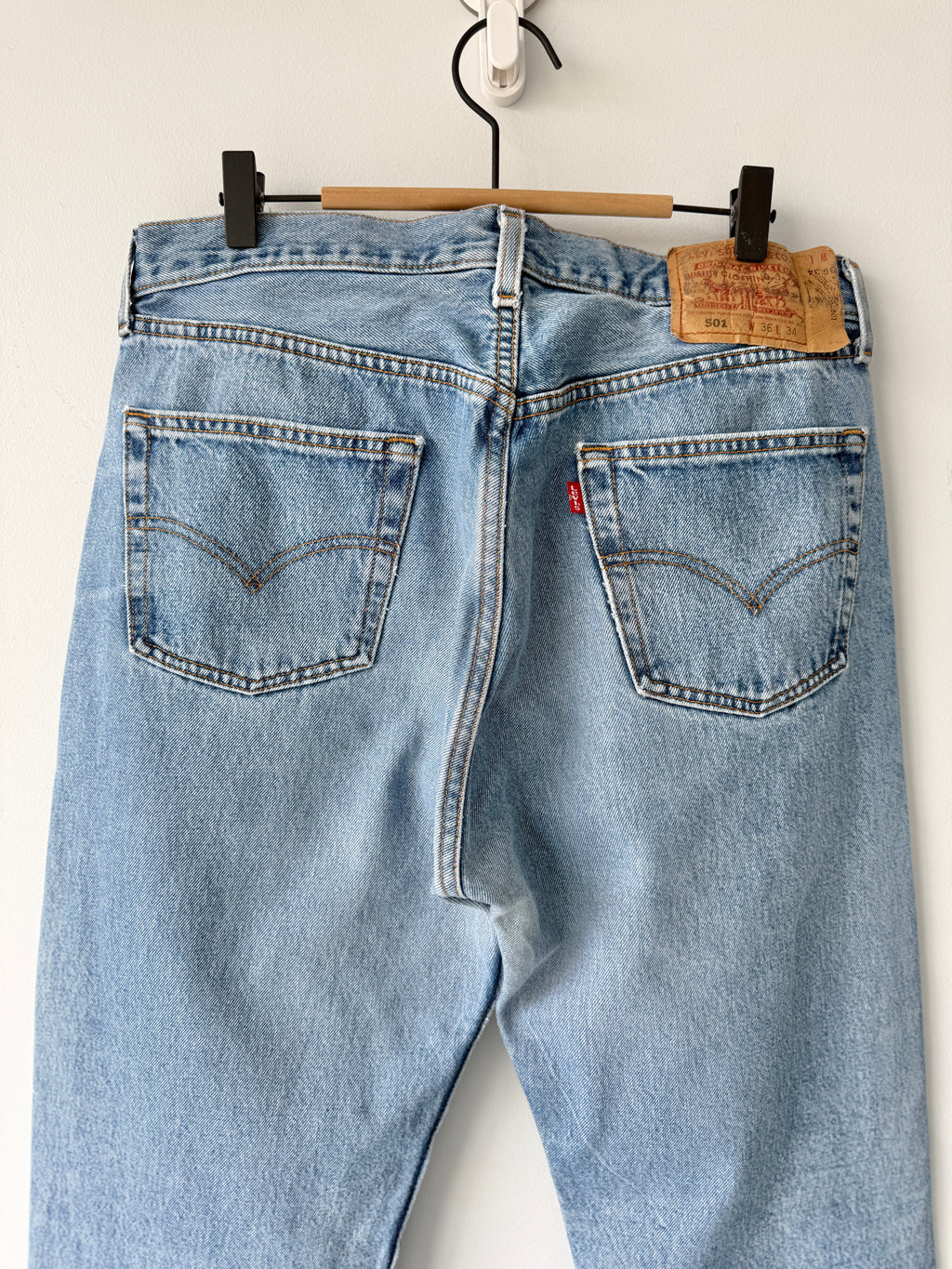 W33 L33 vintage Levis 501 32/33” measured medium blue faded 90s USA Levi’s 501s