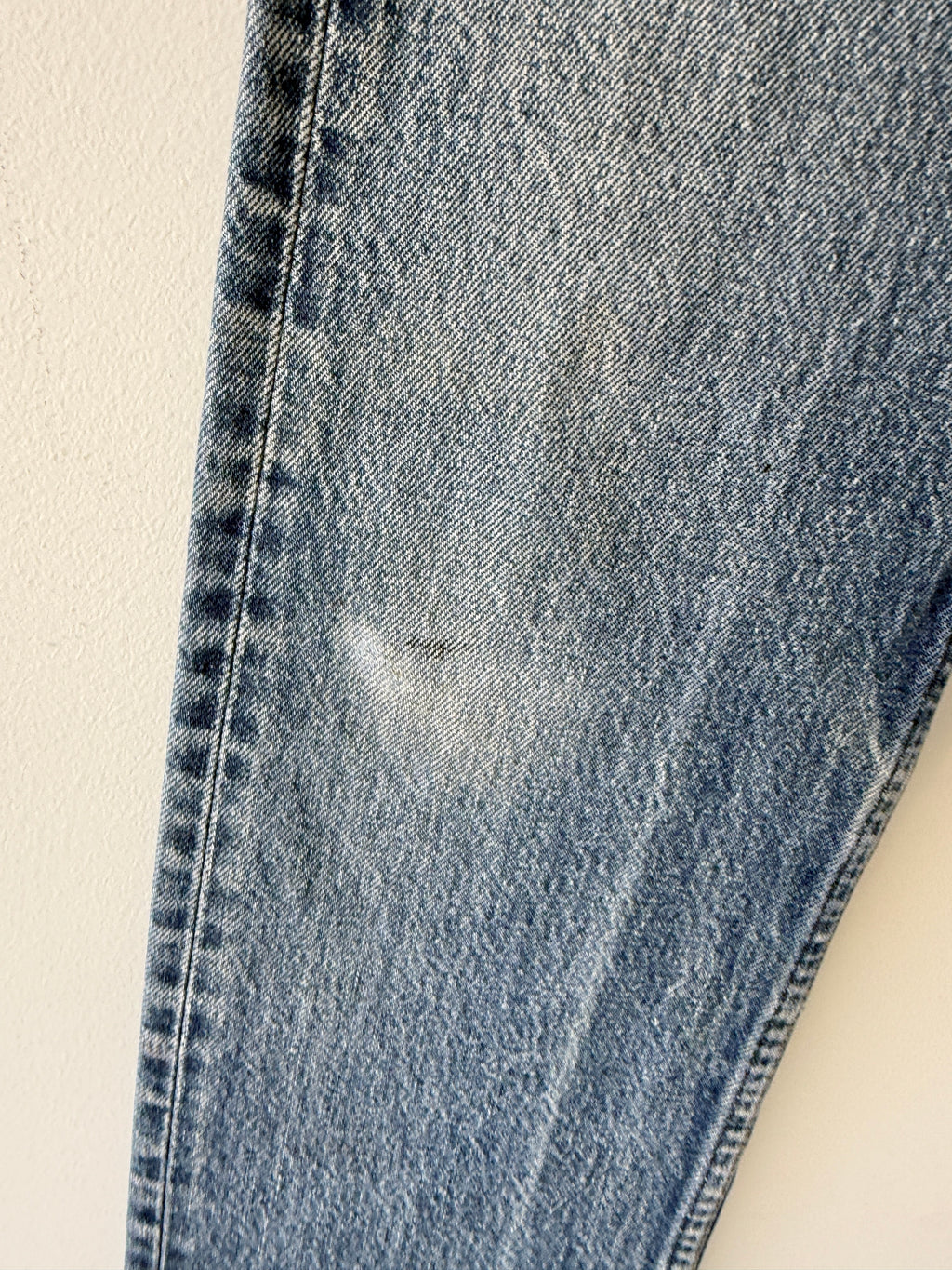 W27 L32 vintage Levis 501s 26/27” measured light blue faded 80s USA 501s