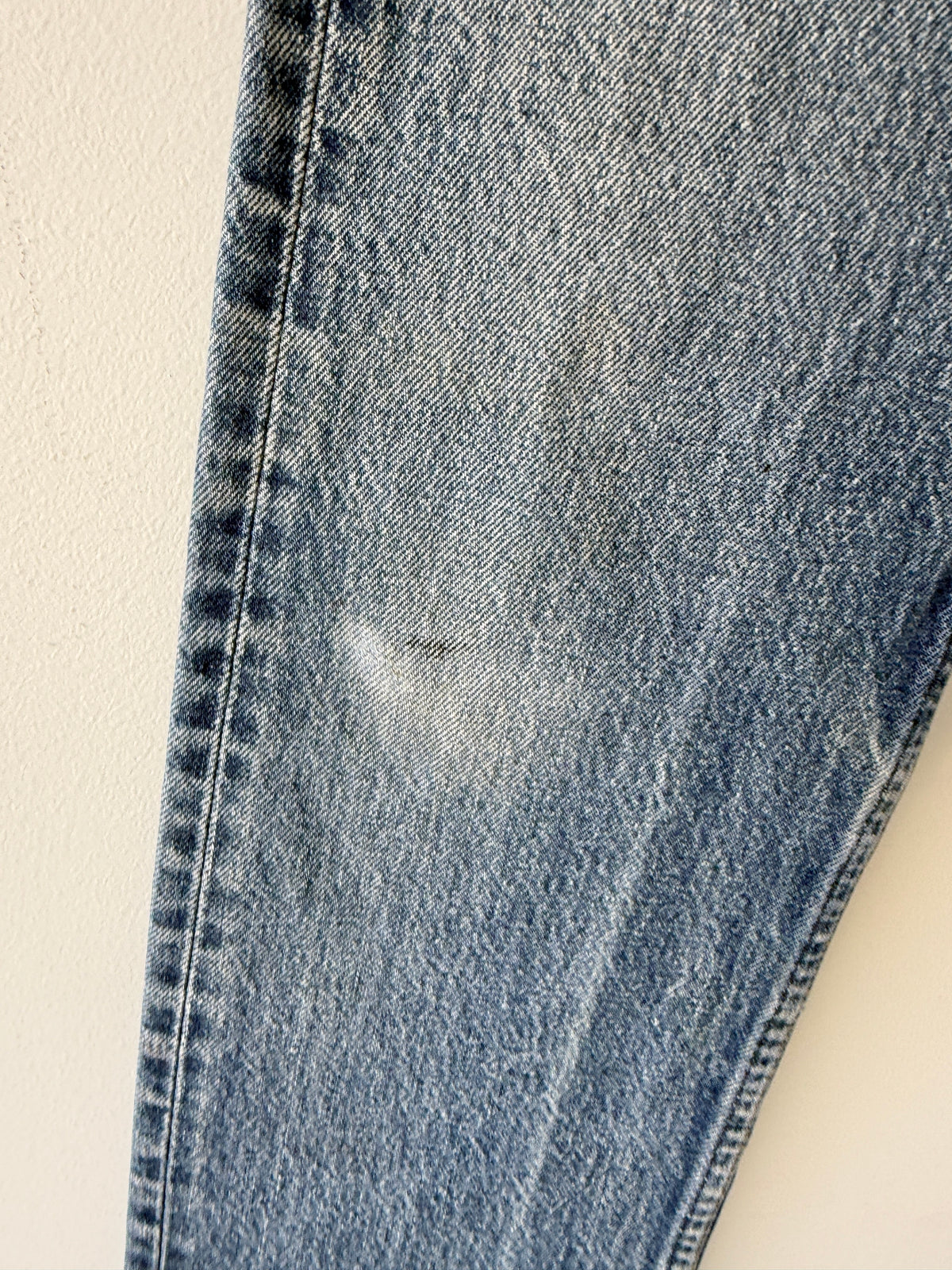 W27 L32 vintage Levis 501s 26/27” measured light blue faded 80s USA 501s