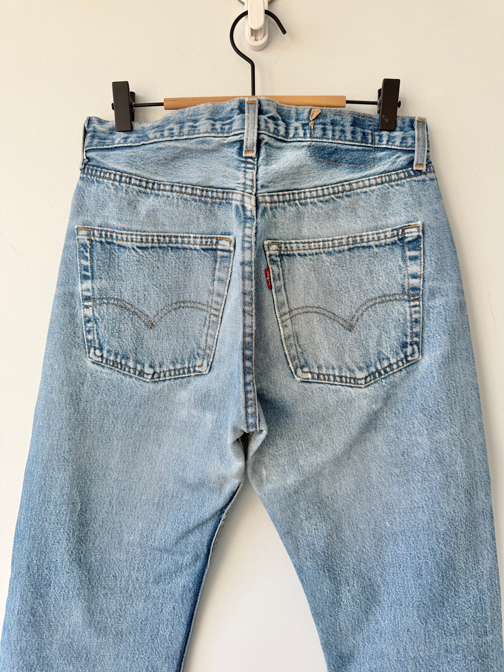 W28 L32 vintage Levis 501 27-28” measured medium faded blue made in 80s