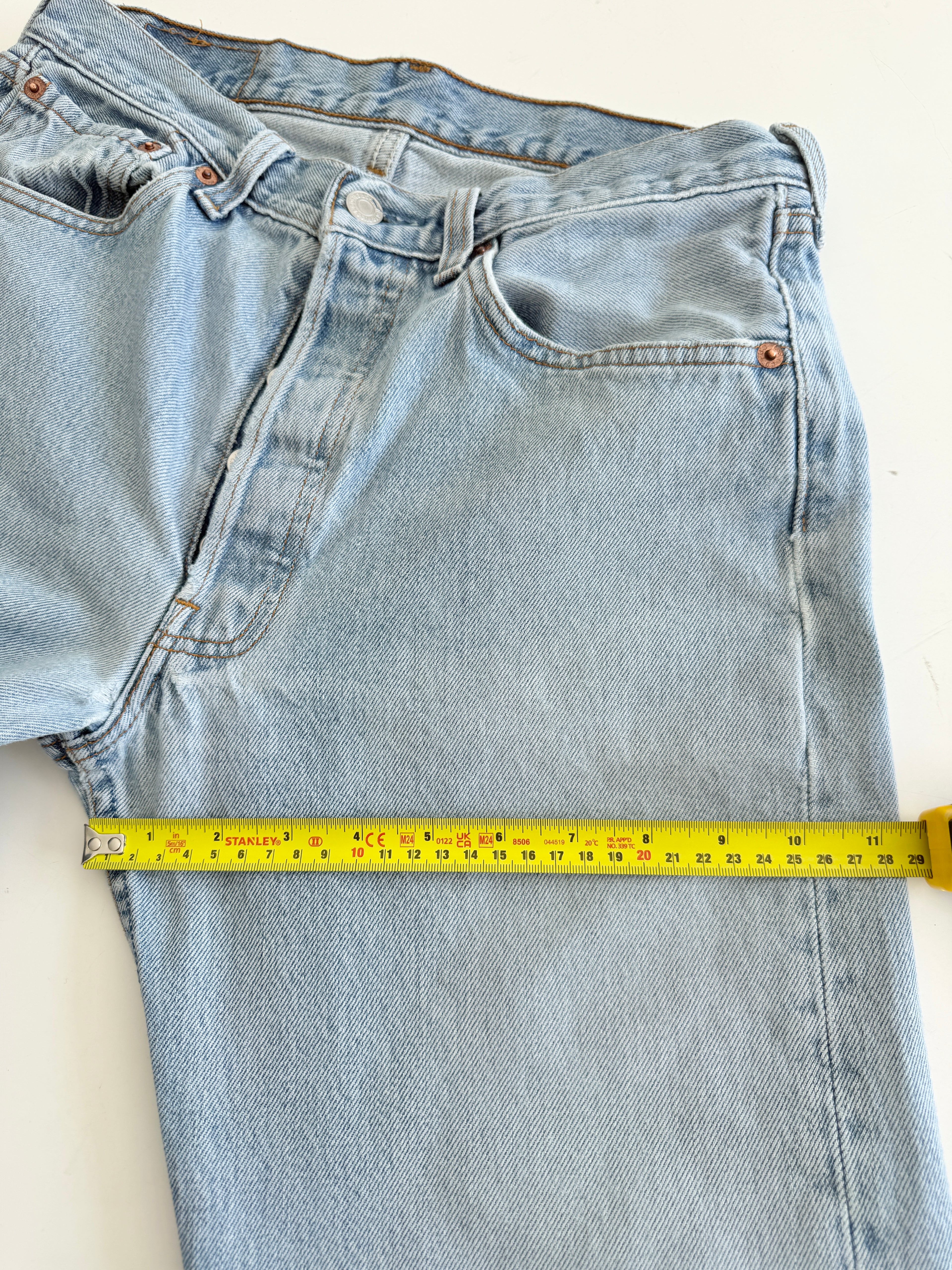 W29 L30 vintage Levis 501 28/29” measured light faded blue denim Levi’s 501s USA