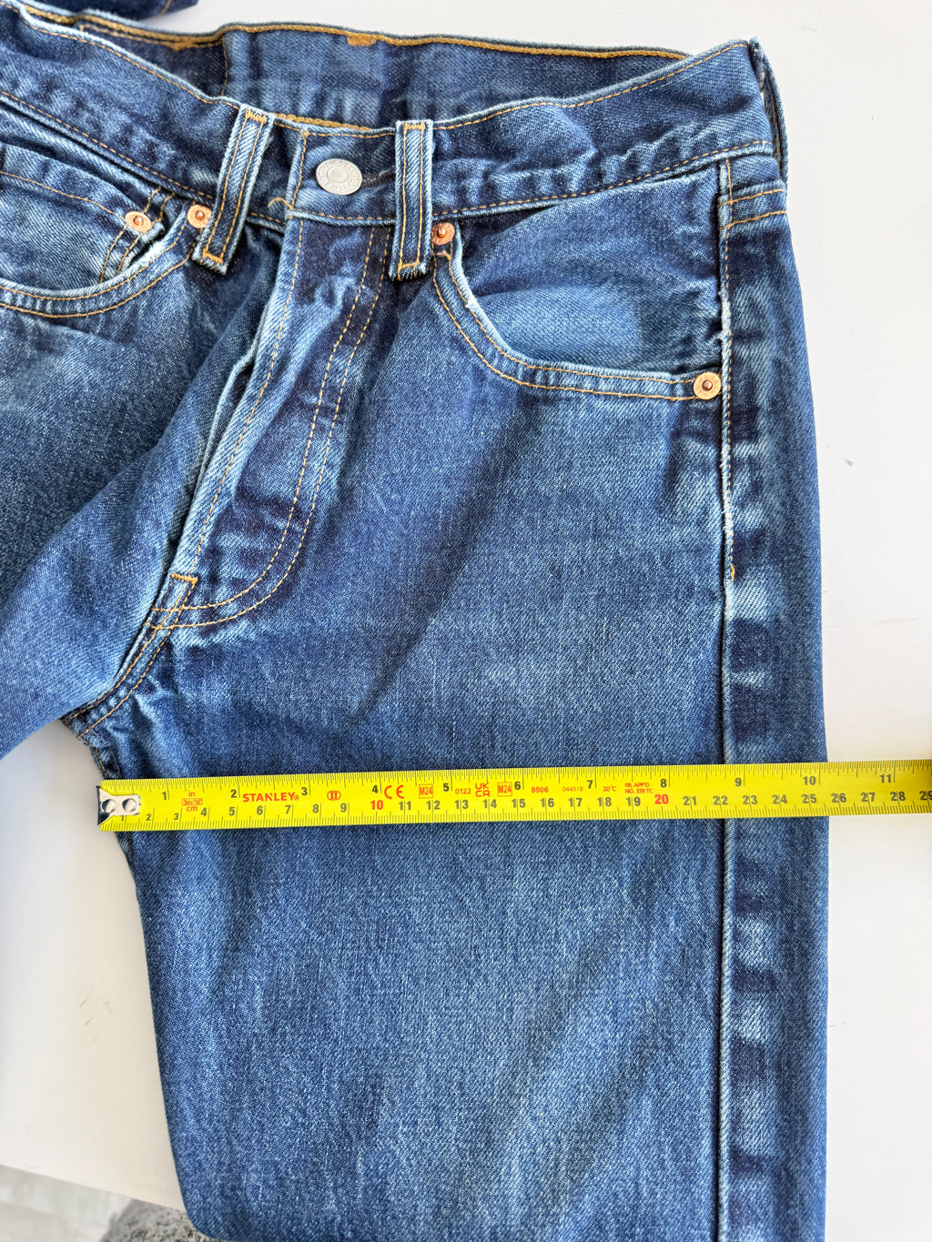 Soft W24 L30 vintage Levis 501s 23-24” measured dark indigo blue Y2K Levi’s 501s