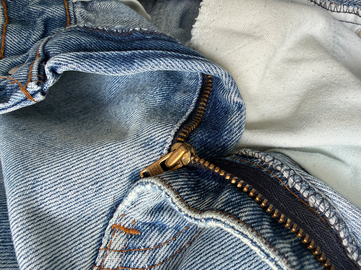 W28 L27 vintage Levis orange tag light blue faded 28” measured waist 501s 80s
