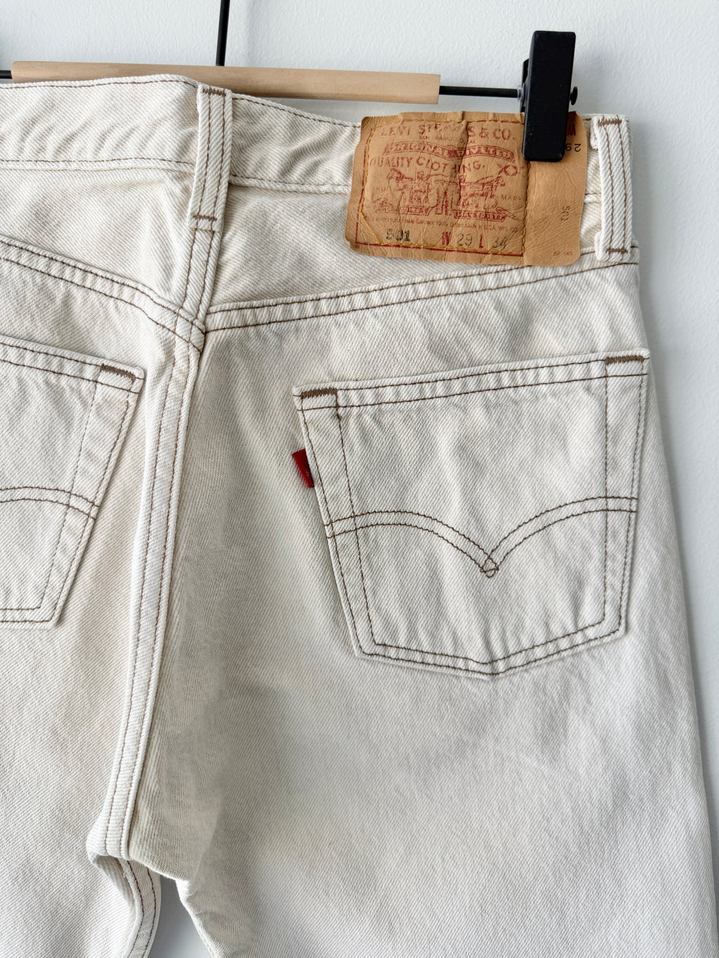 W27 L34 vintage Levis 501s 26/27” measured beige 501s 90s USA