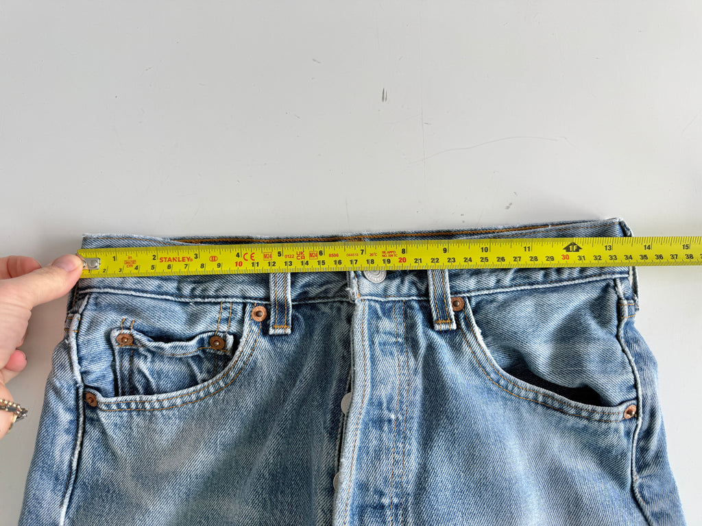 W26 L29 vintage Levis 501s 25/26” light medium blue denim Levi’s 501s 90s USA