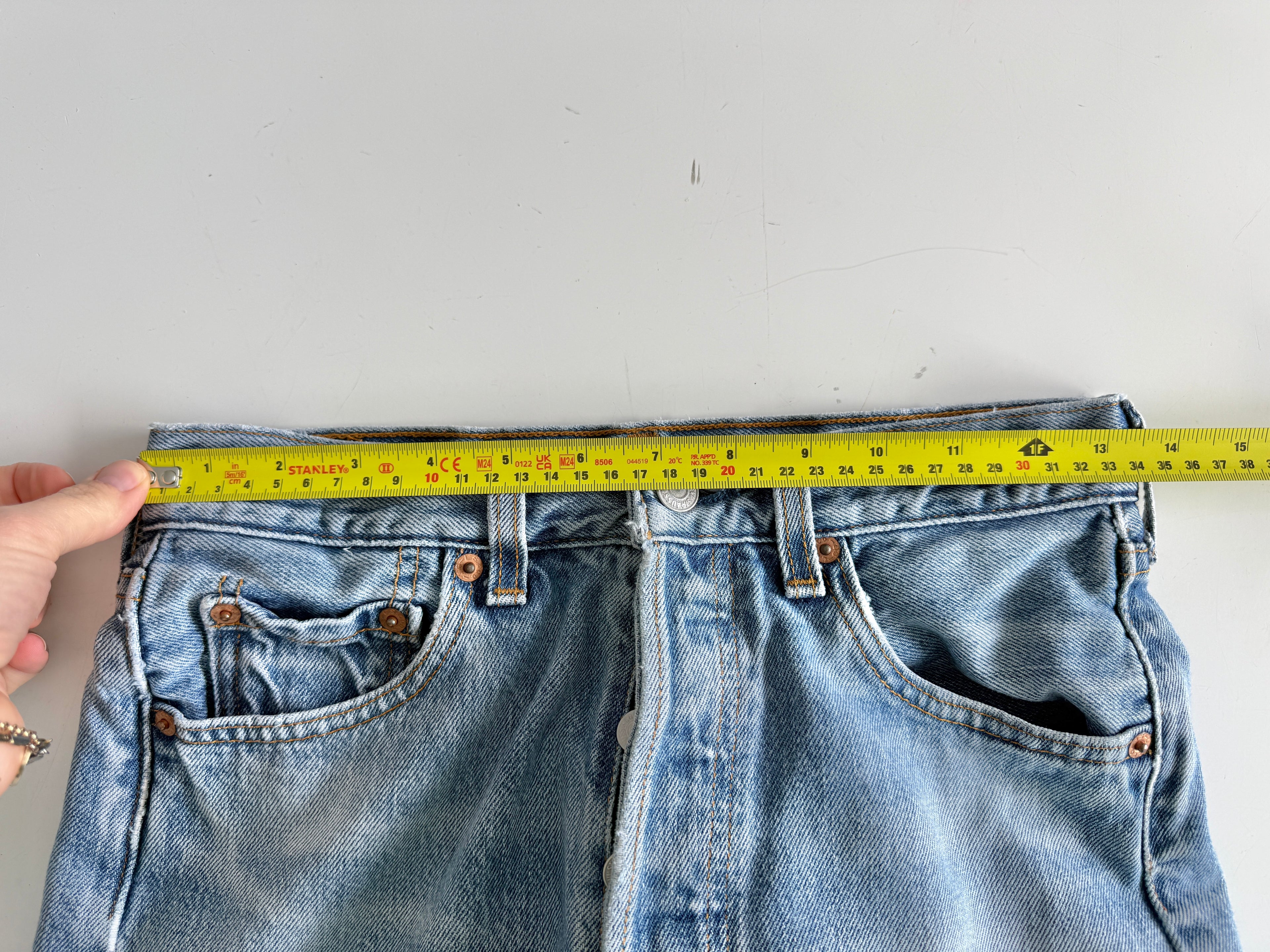 W26 L29 vintage Levis 501s 25/26” light medium blue denim Levi’s 501s 90s USA