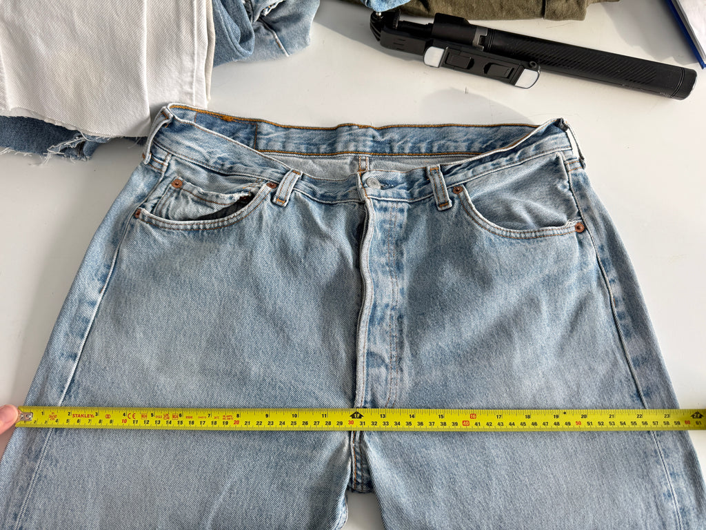 W34 L31 vintage Levis 501 light blue faded  33/34” measured waist 90s 501s