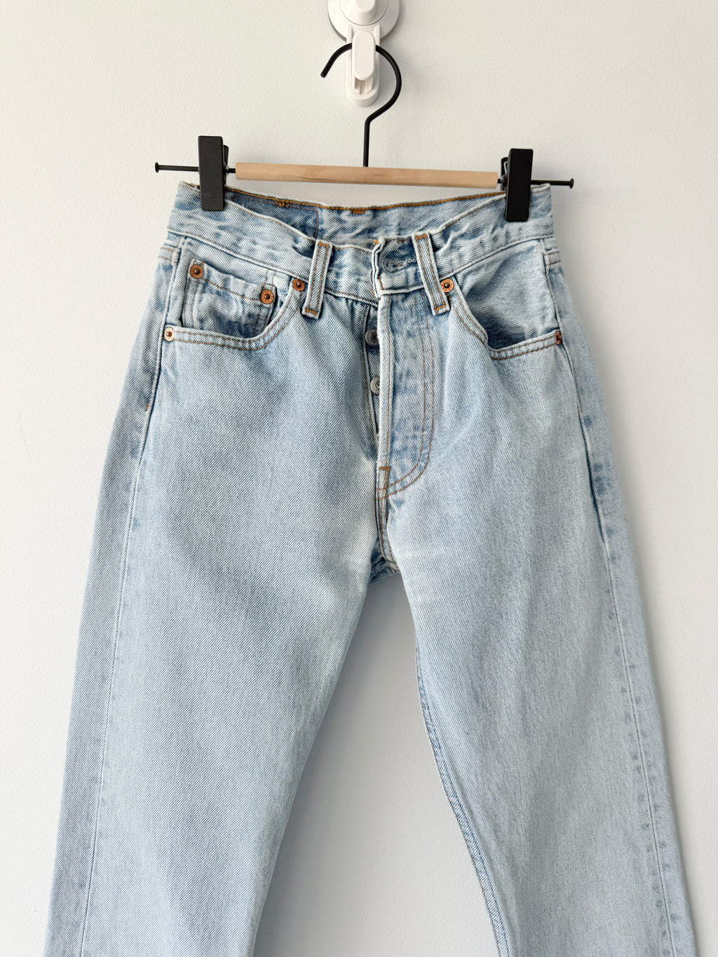 W22 L29 vintage Levis 501 22” measured light blue faded denim 90s 501s