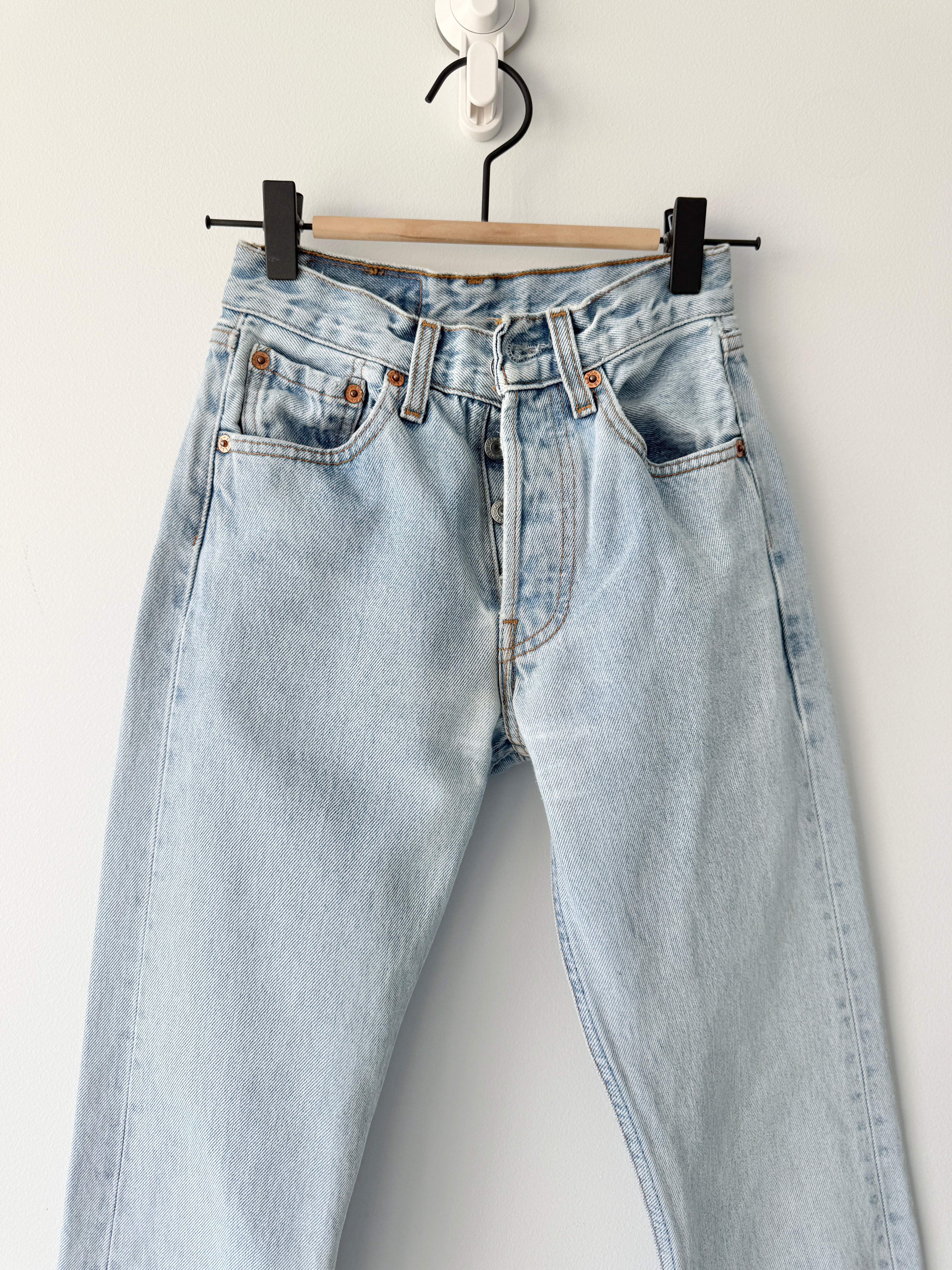 W22 L29 vintage Levis 501 22” measured light blue faded denim 90s 501s