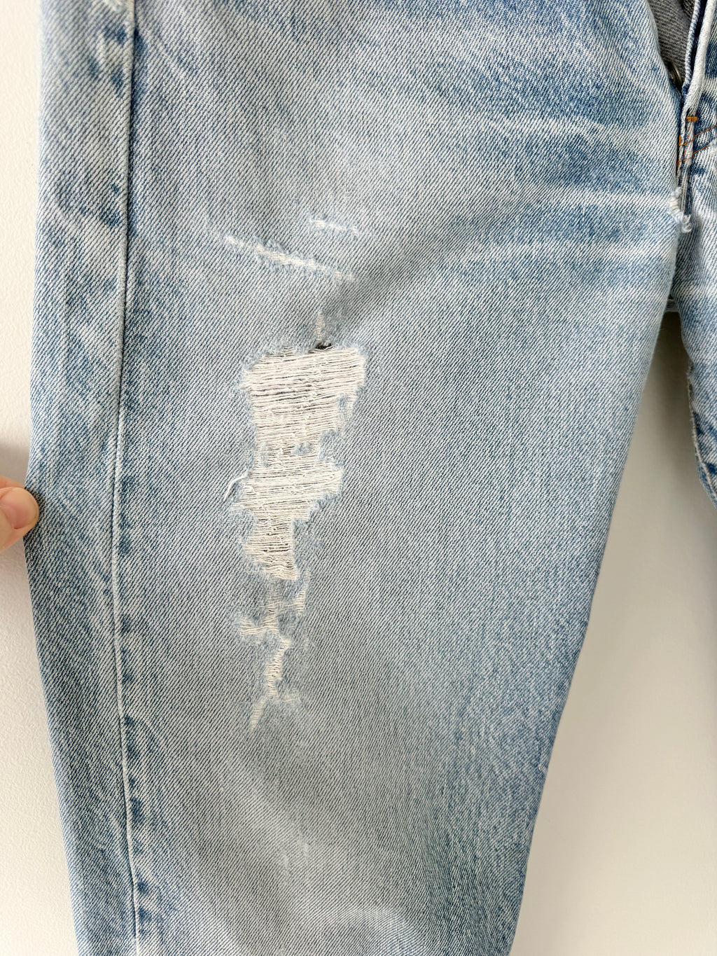 W30 L30 vintage Levis 501 29-30” measured distressed light blue denim 80s 501s