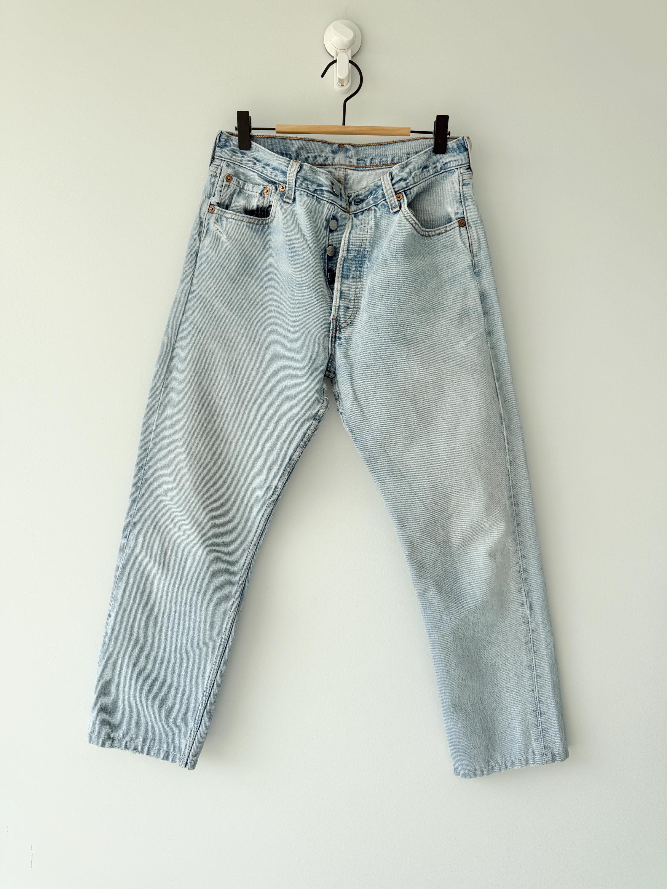 Soft W28 L27 Levis 501 vintage 28” waist light blue faded blue 501s made in USA 90s tag for women