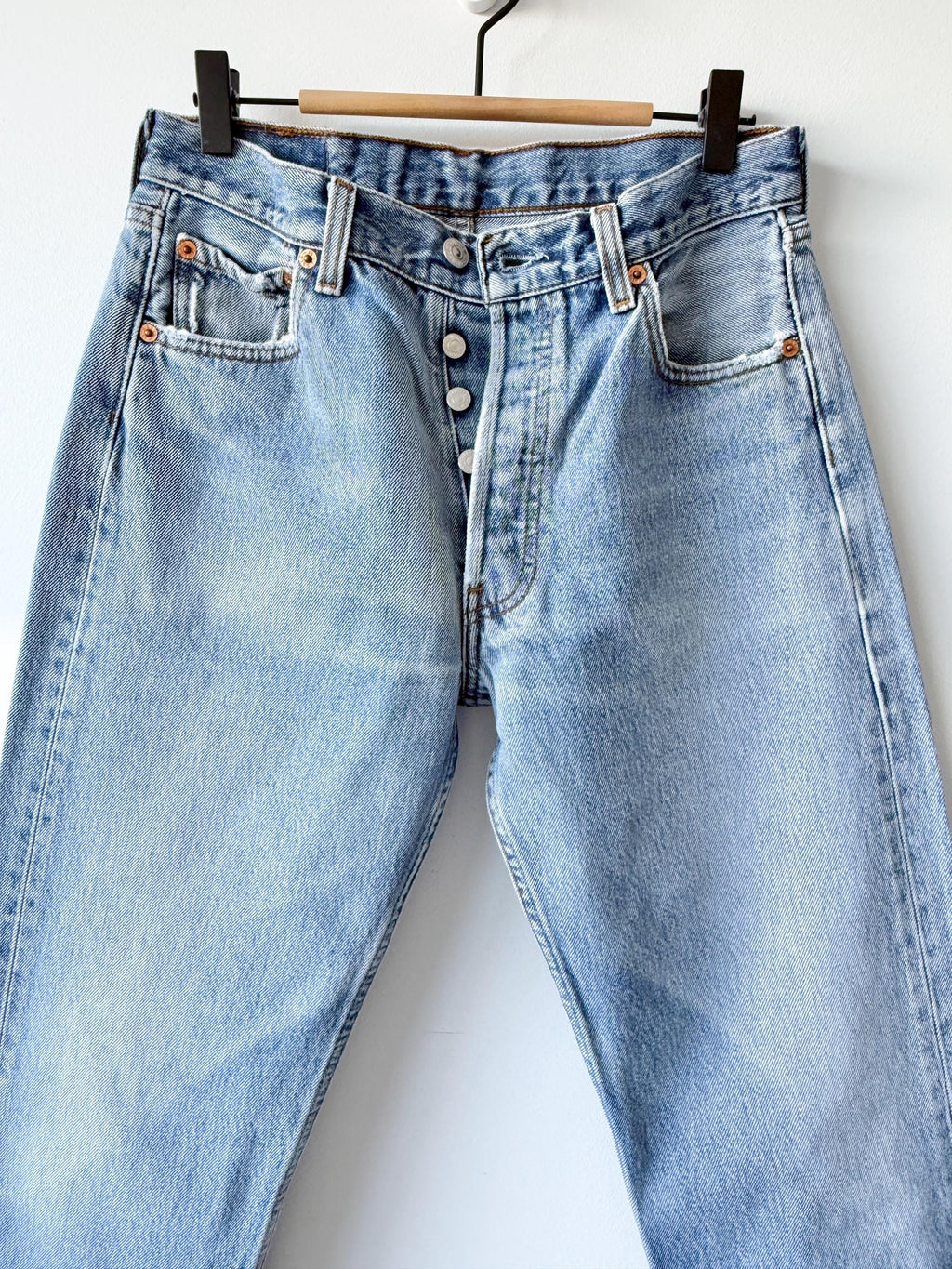 W29 L29 Levis 501 vintage 28-29” measured waist medium blue made 90s wallet mark