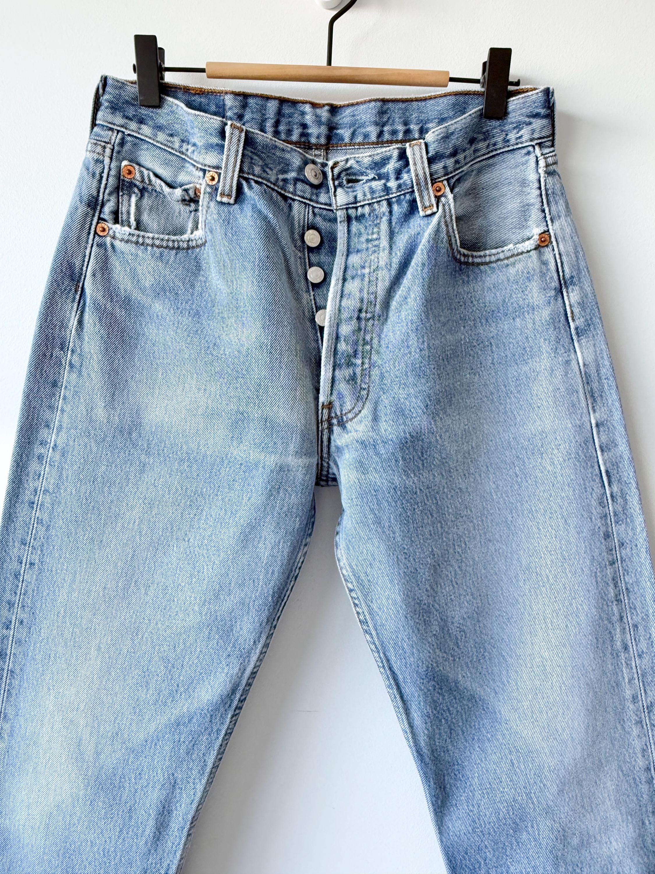 W29 L29 Levis 501 vintage 28-29” measured waist medium blue made 90s wallet mark